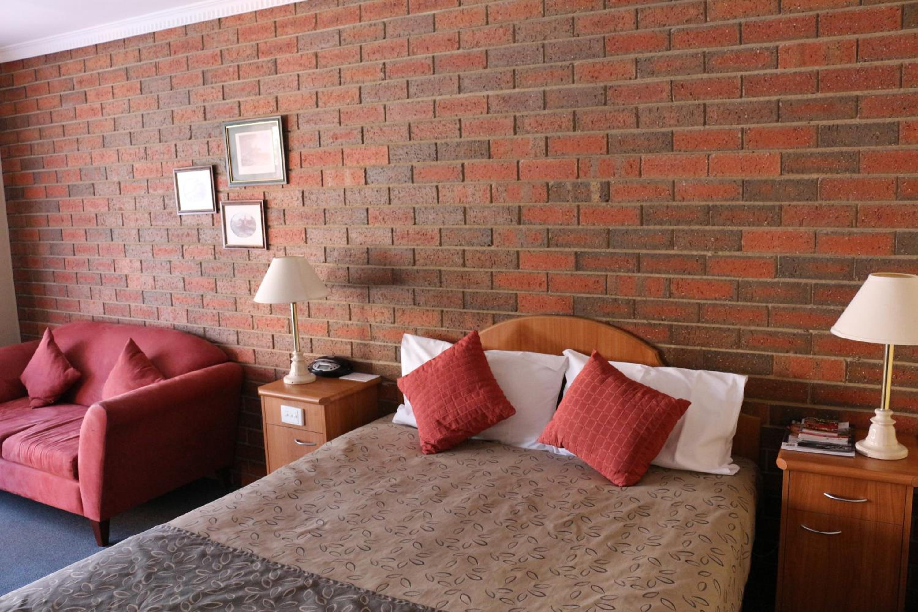 Deluxe Queen Room with Spa Bath - Photo 3