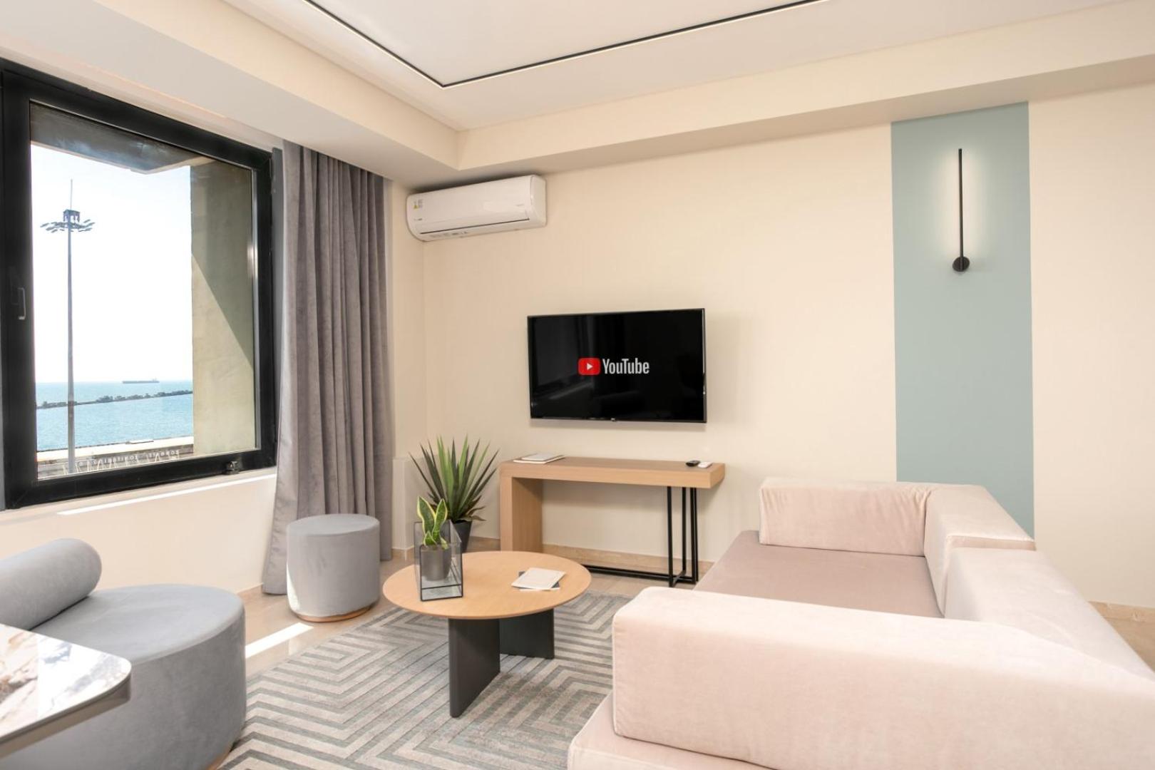 Suite with Sea View - Photo 10