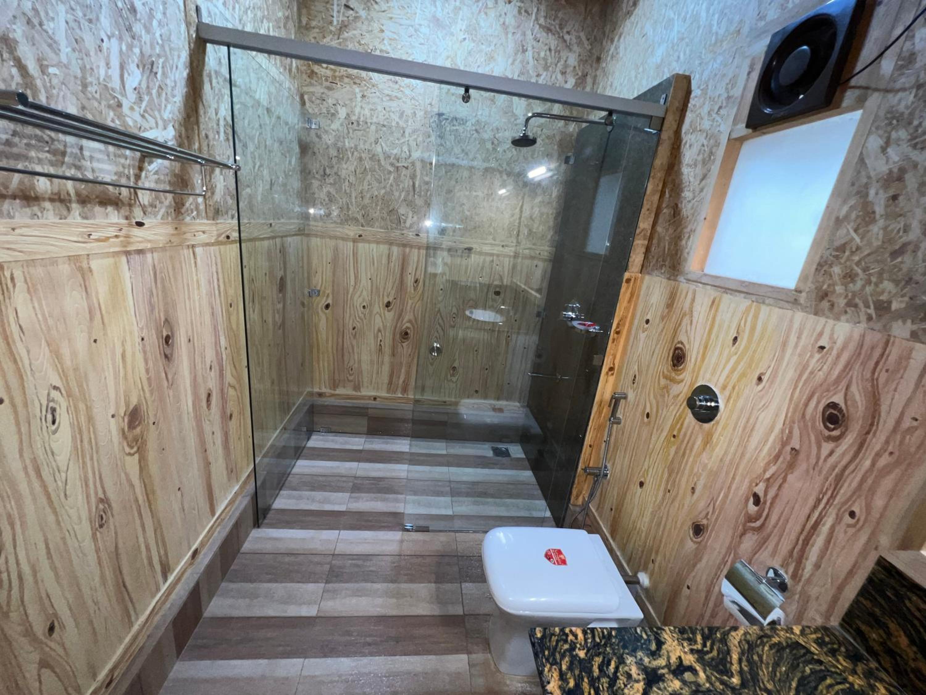 Deluxe King Room - Photo 3