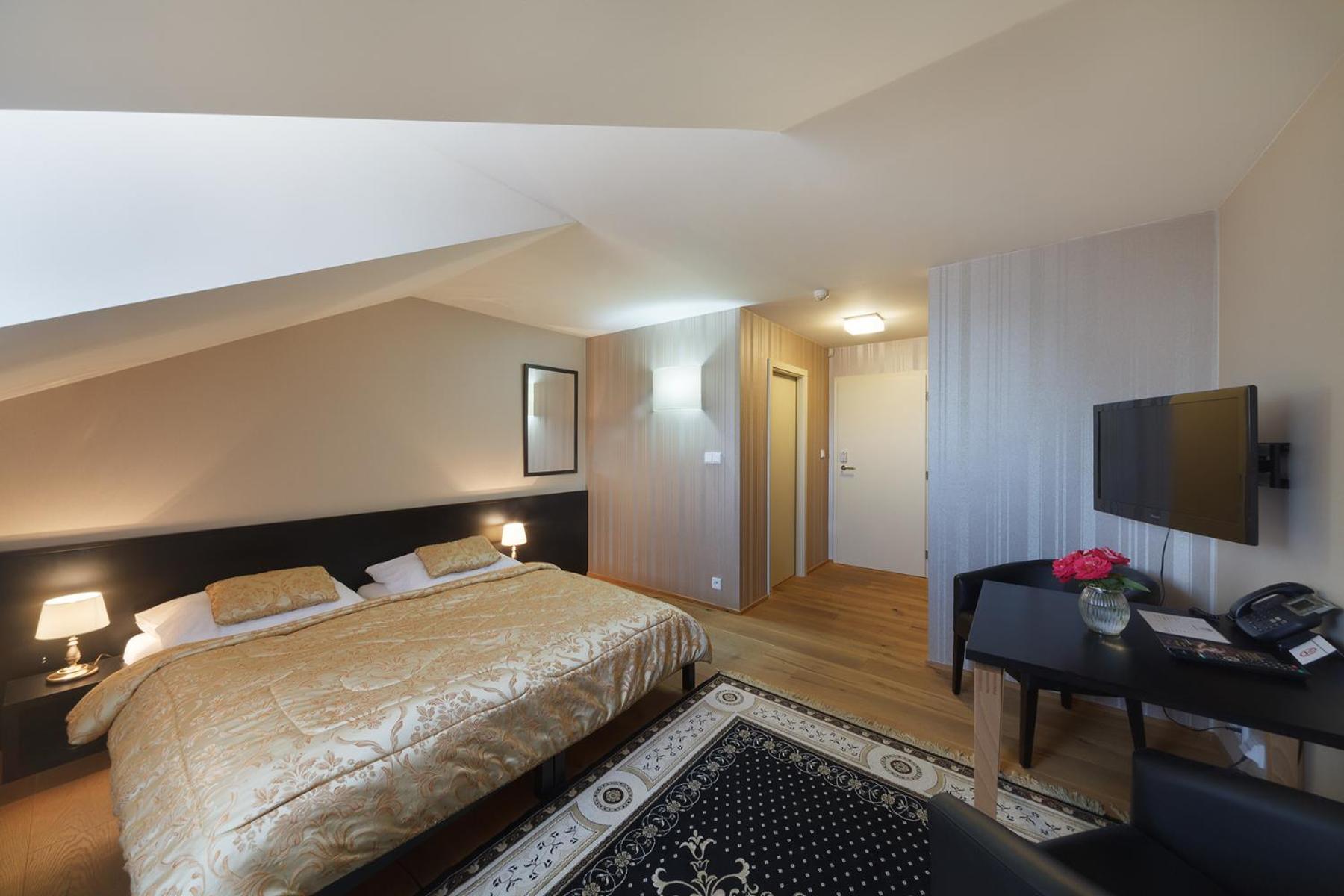 Classic Double or Twin Room - Photo 3