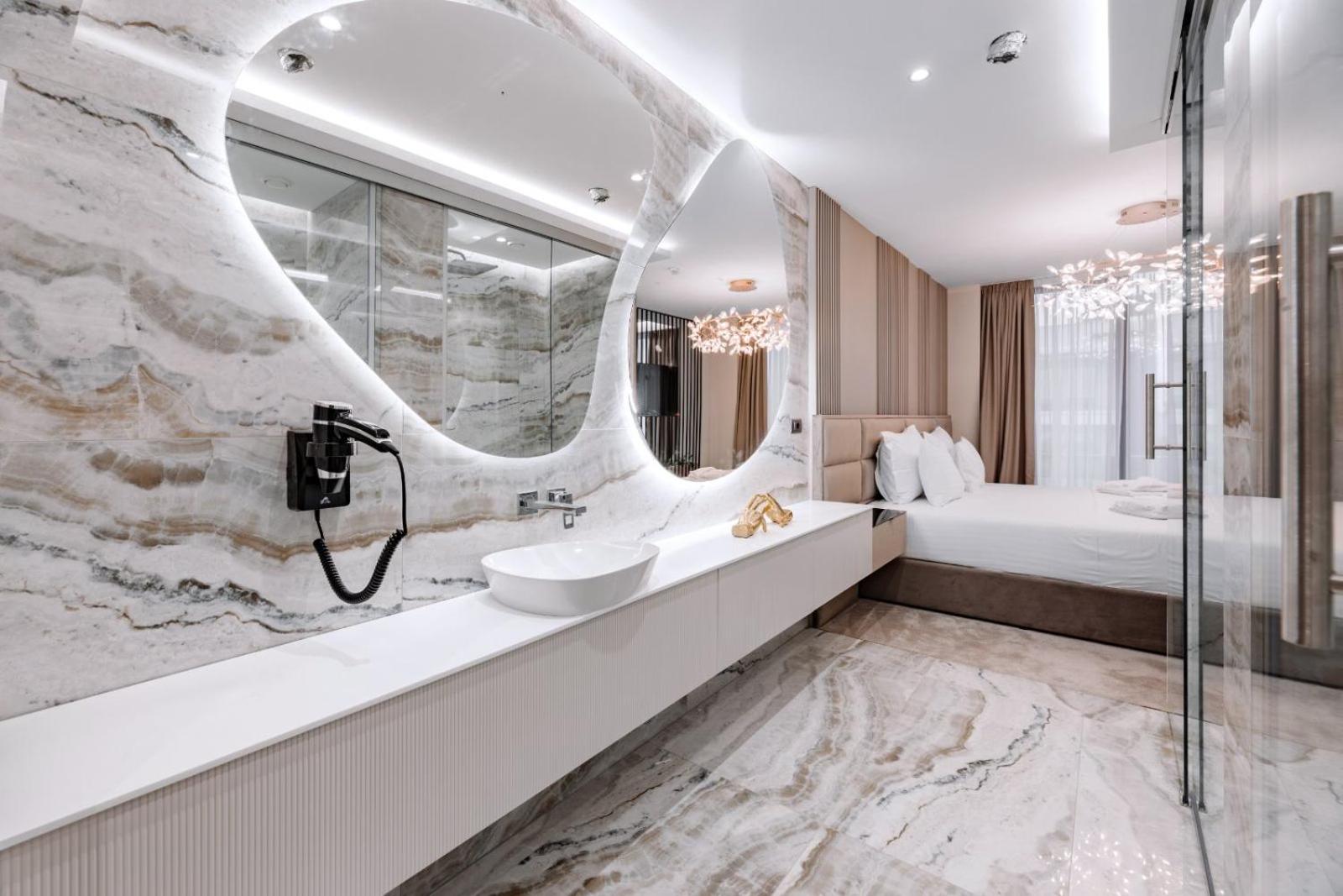 Presidential Suite - Anex Building and Free Airport Shuttle photo 3