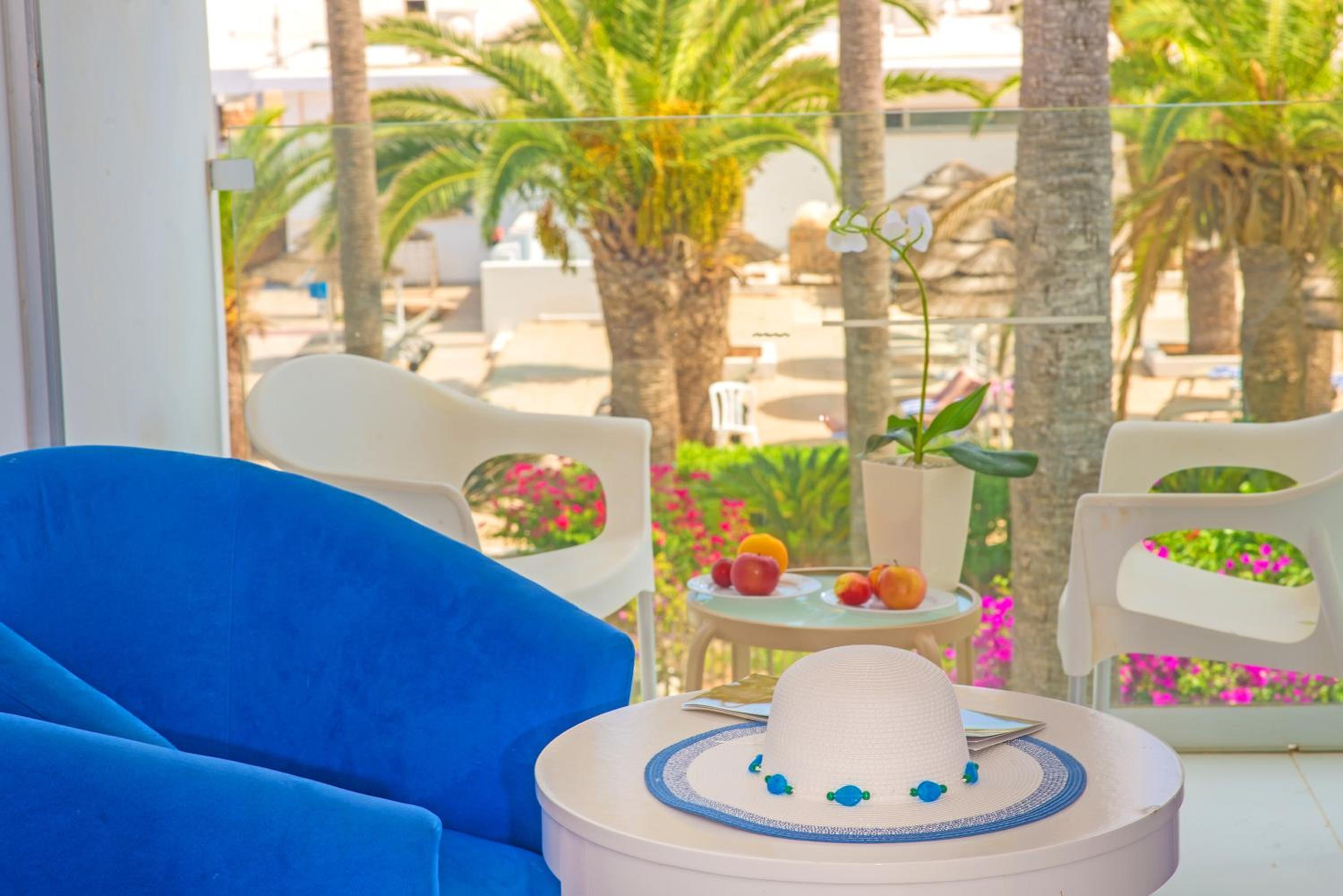 Family Room with Sea View (2 Adults + 2 Children) photo 3