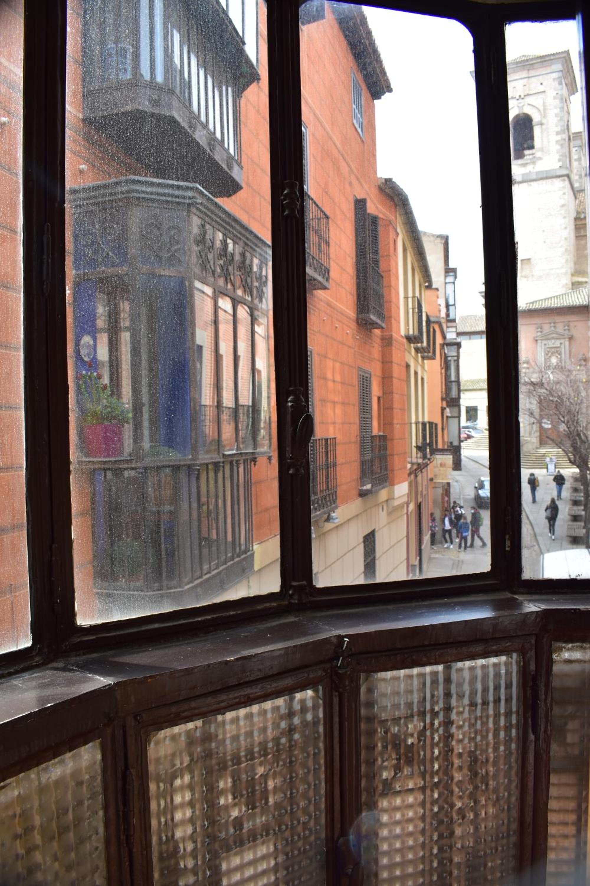 Deluxe Double Room with Balcony - Photo 8