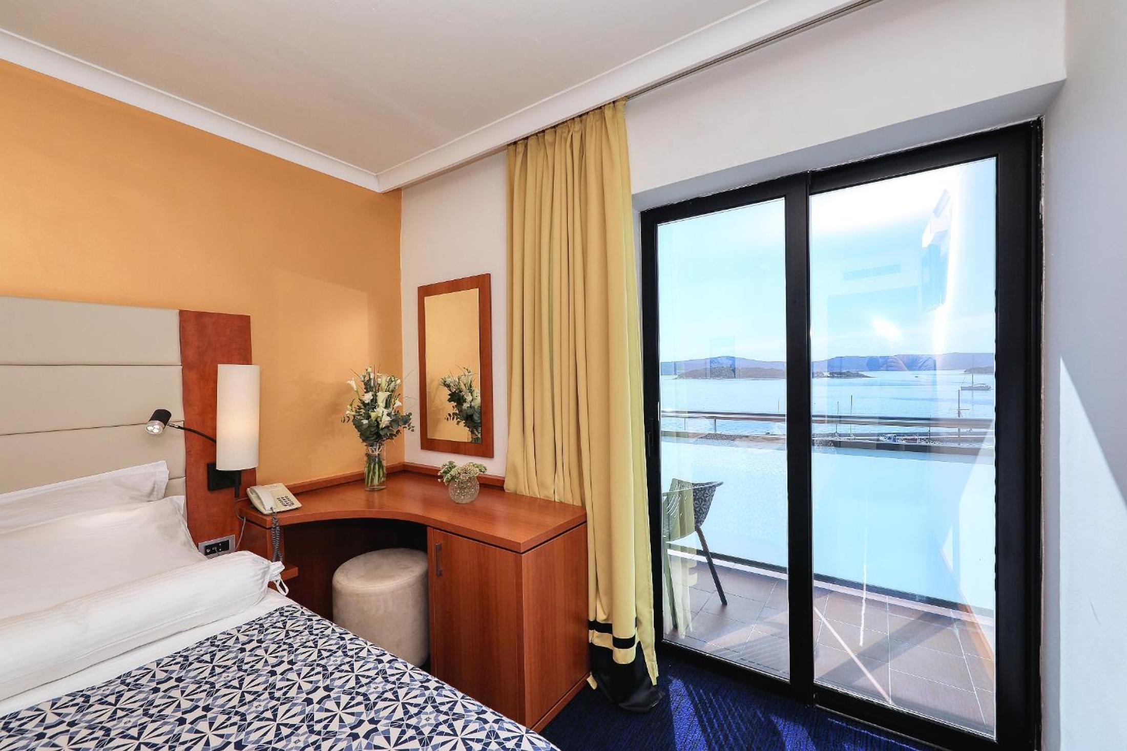 Quarto Duplo Superior com Vista para o Mar