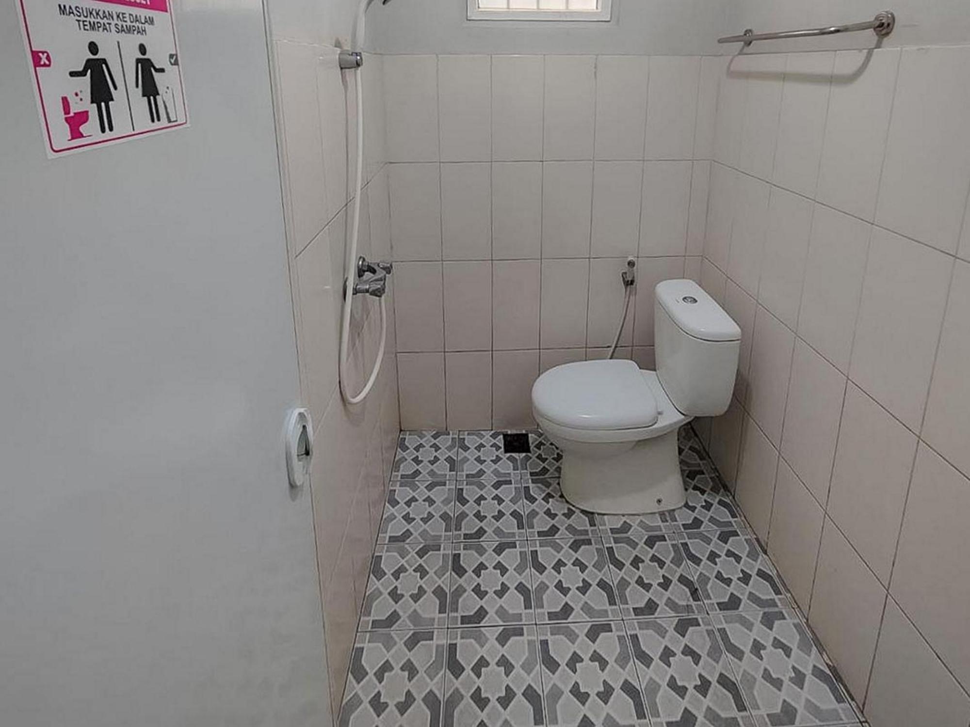 Standard Double Room - Photo 9