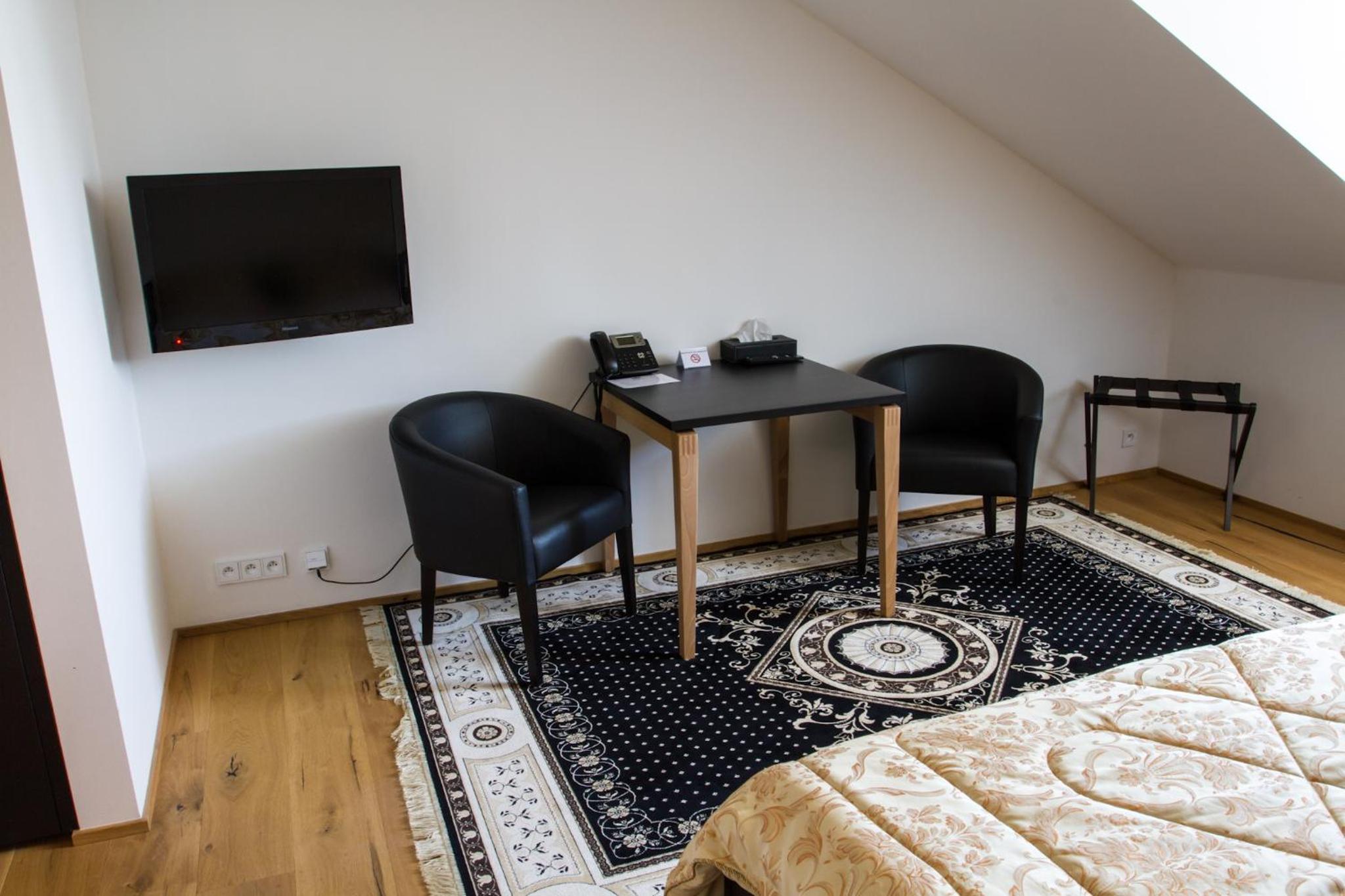 Twin Room - Photo 1