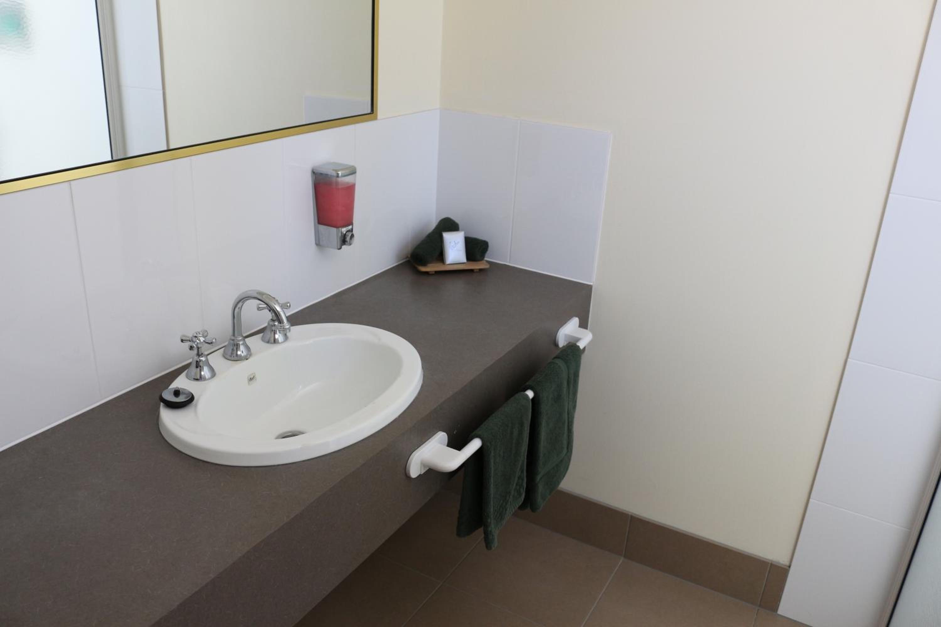 Standard Queen Room - Photo 4
