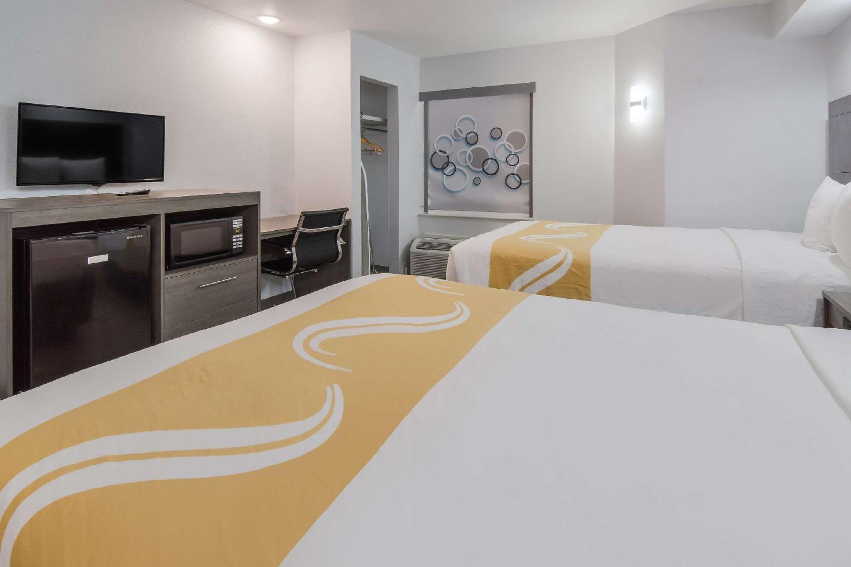 Double Room with Two Double Beds - Non-Smoking - Photo 3