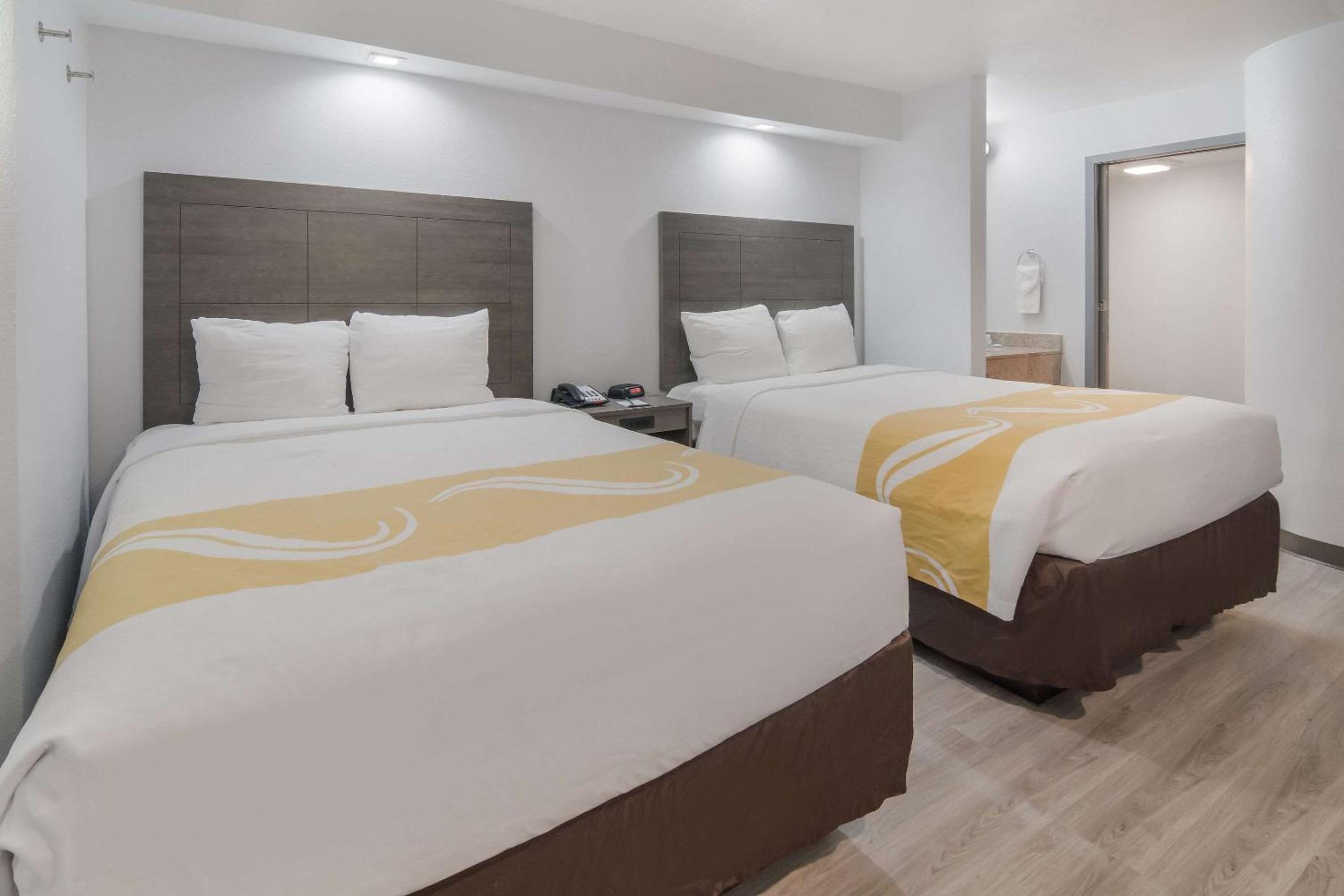 Double Room with Two Double Beds - Non-Smoking - Photo 5