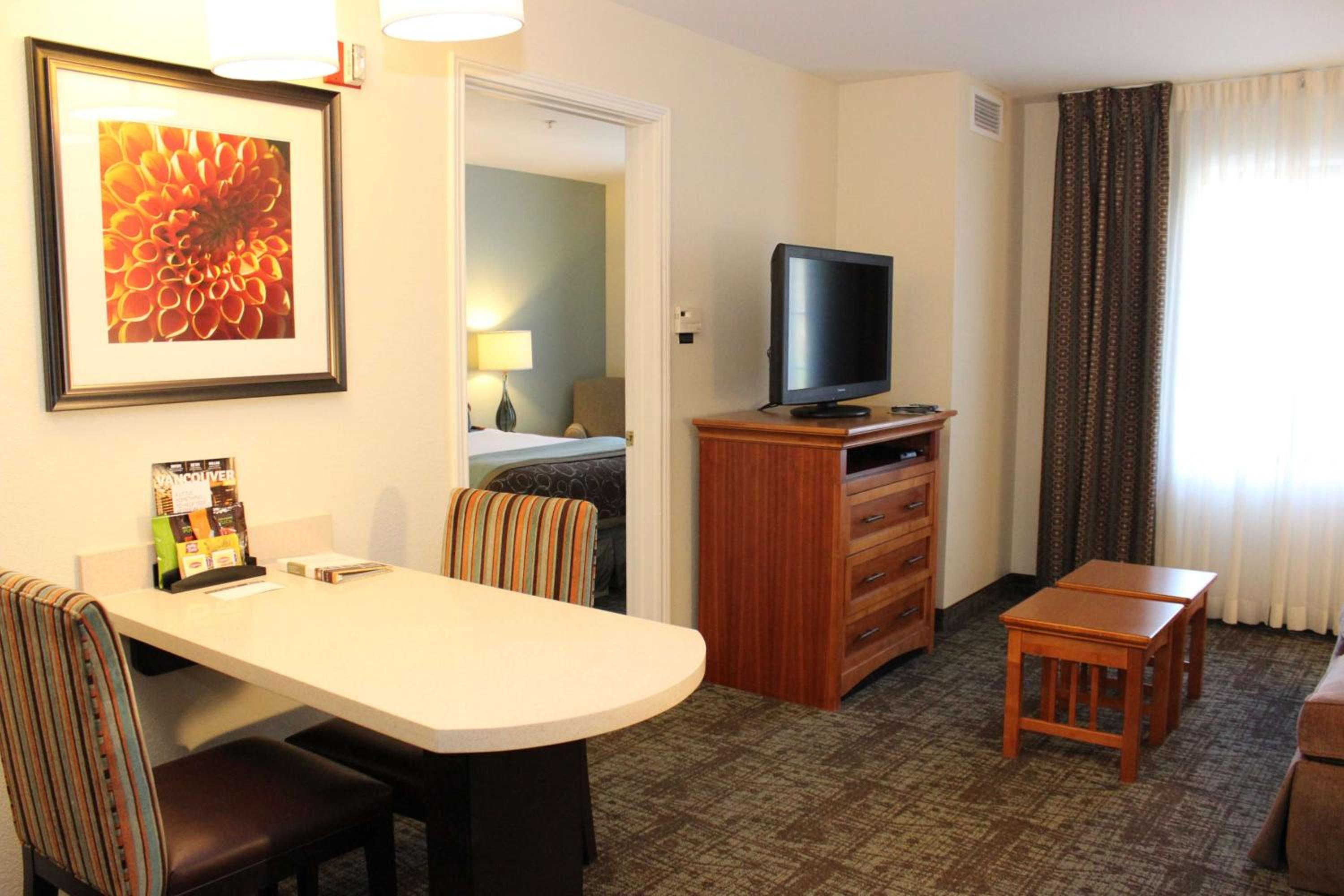 Queen Studio Suite - Photo 4