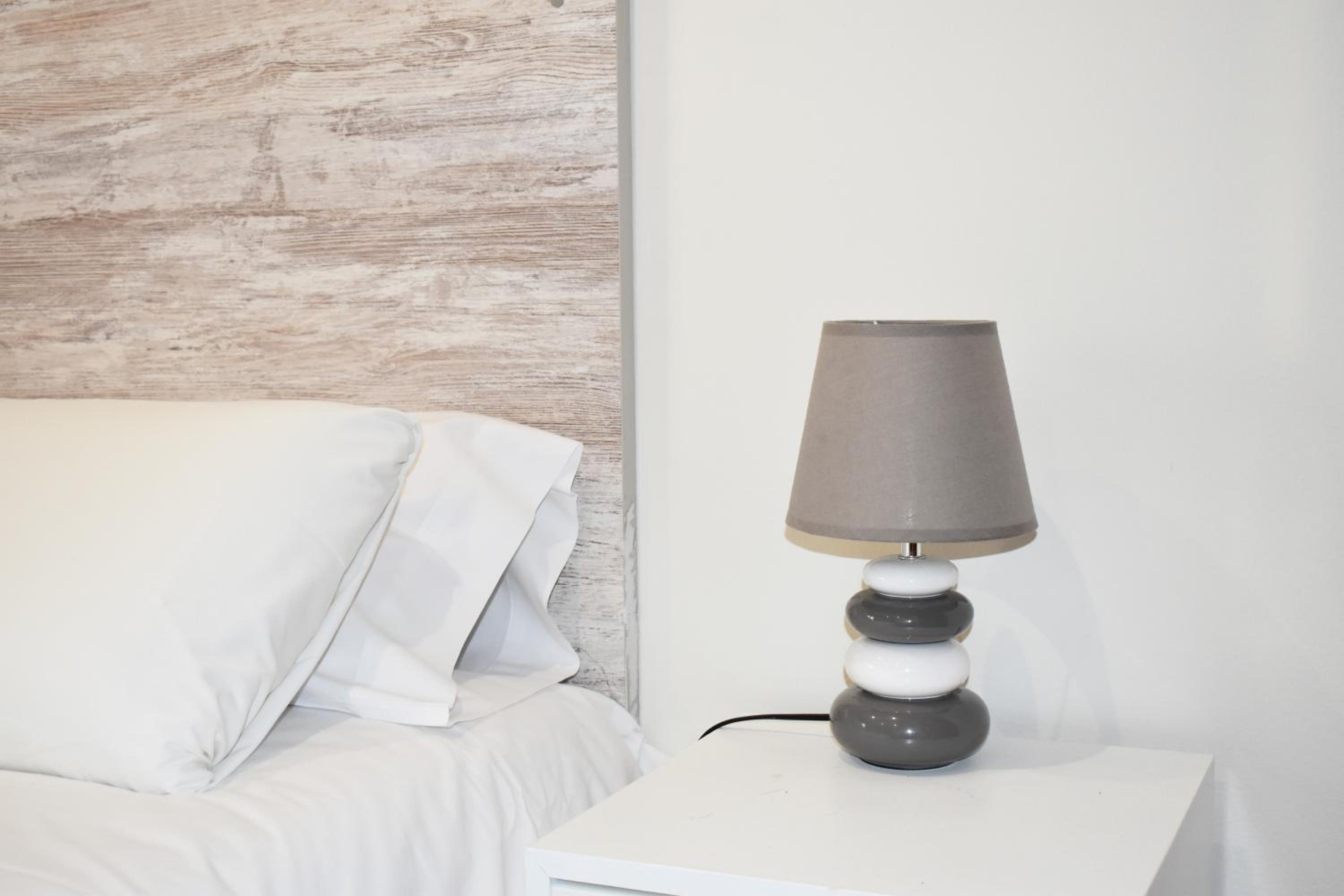 Double Room with Balcony - Photo 4