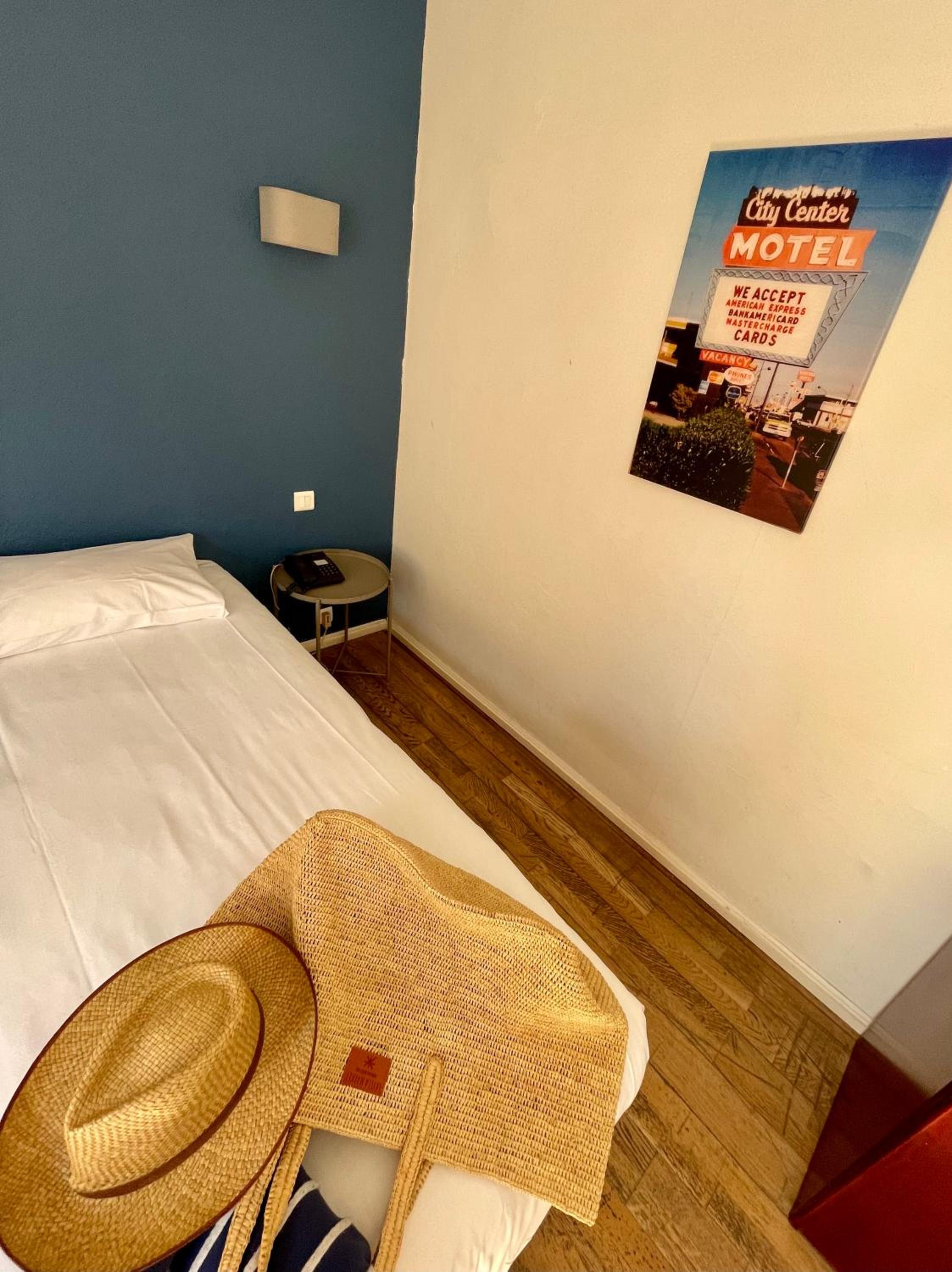 Motel Pool Junior Suite - Photo 10