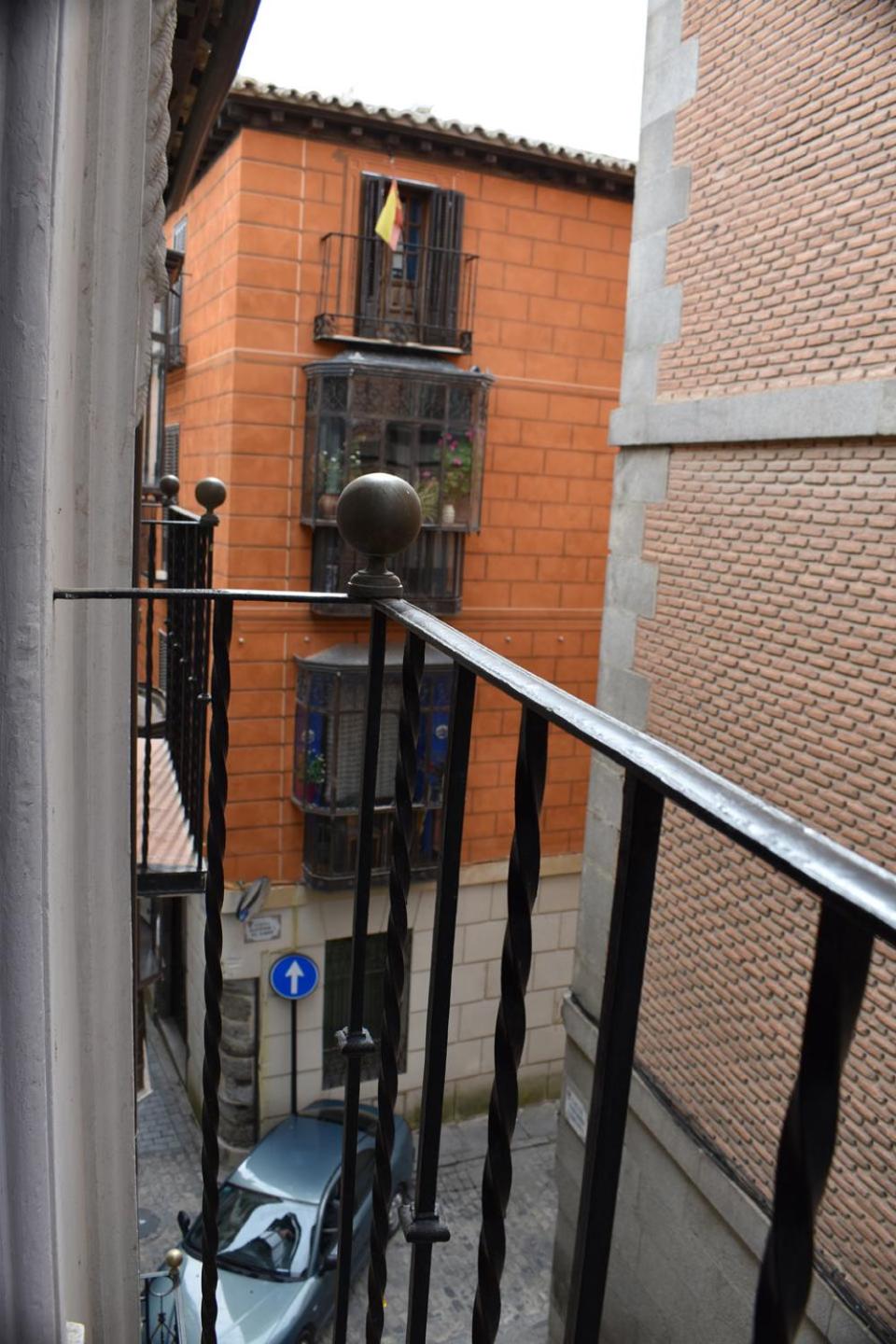 Double Room with Balcony - Photo 6