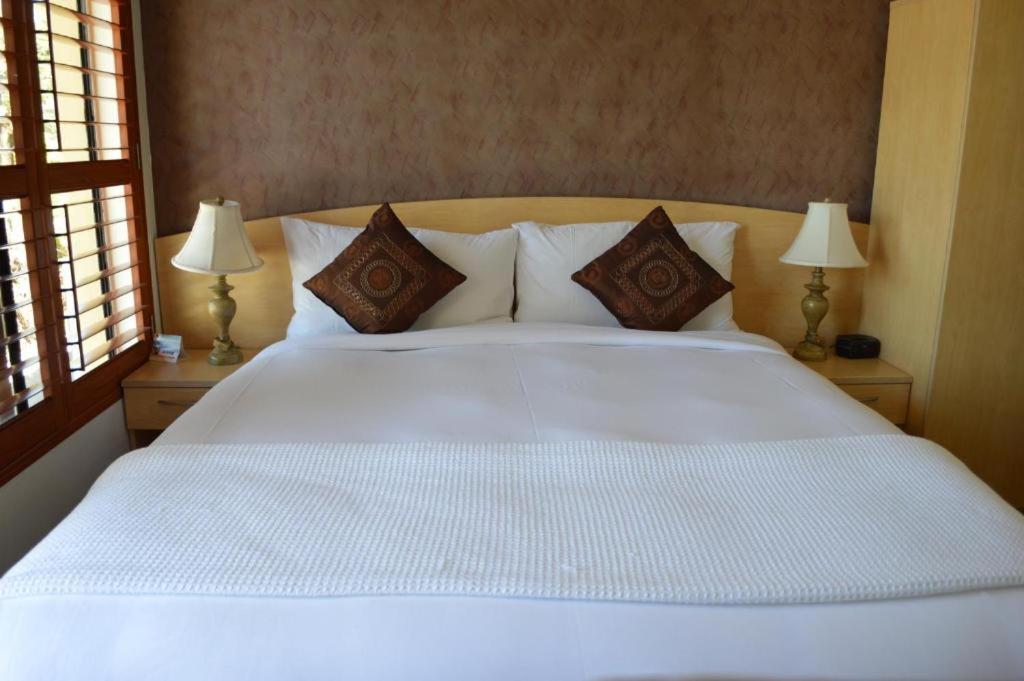 Deluxe King Suite photo 1