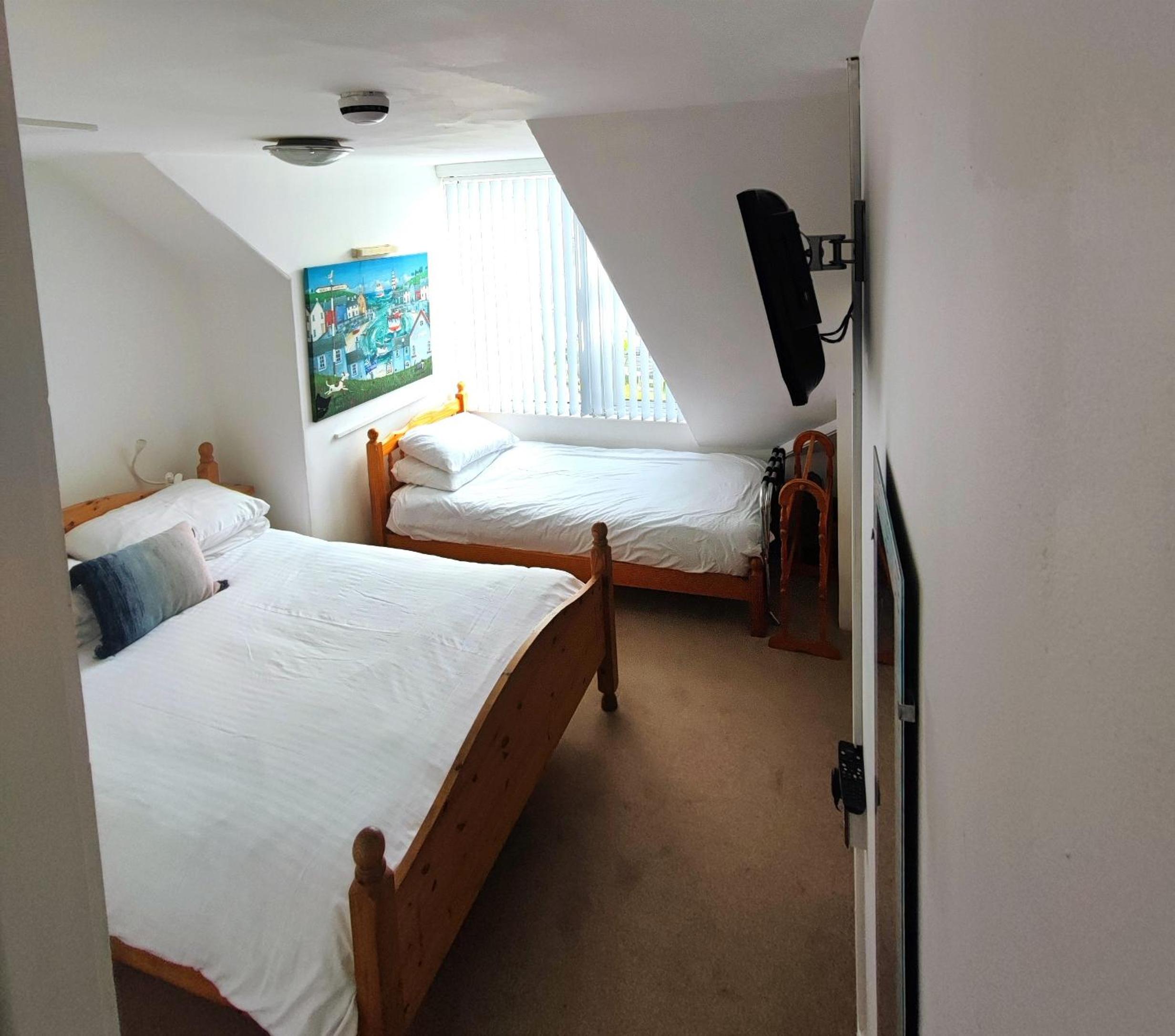 Triple Room with Bathroom photo 2