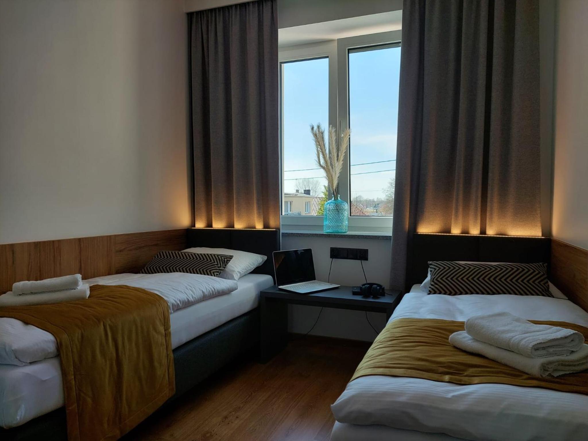 Economy Twin Room - Photo 3