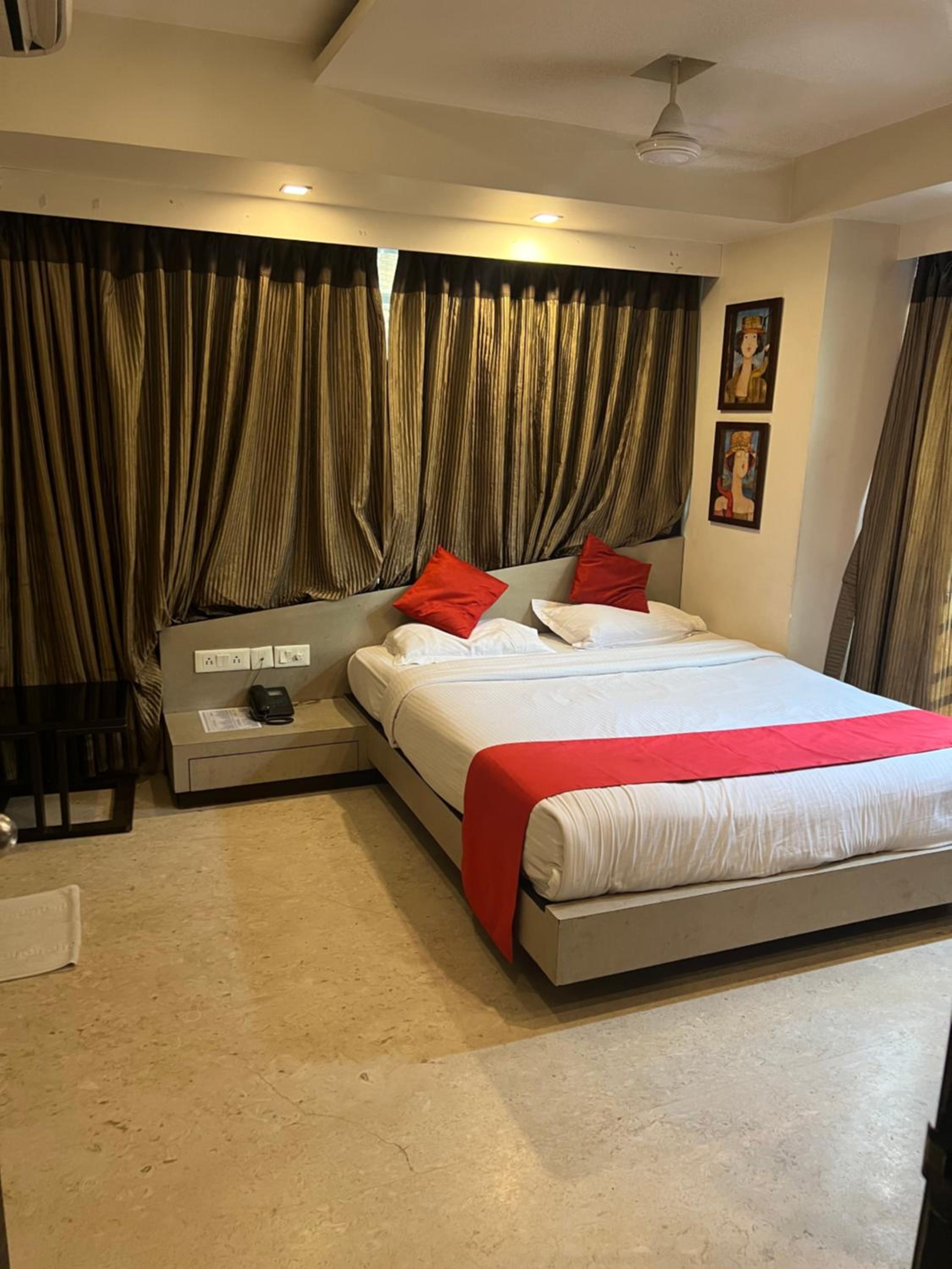 Deluxe Room - Photo 7