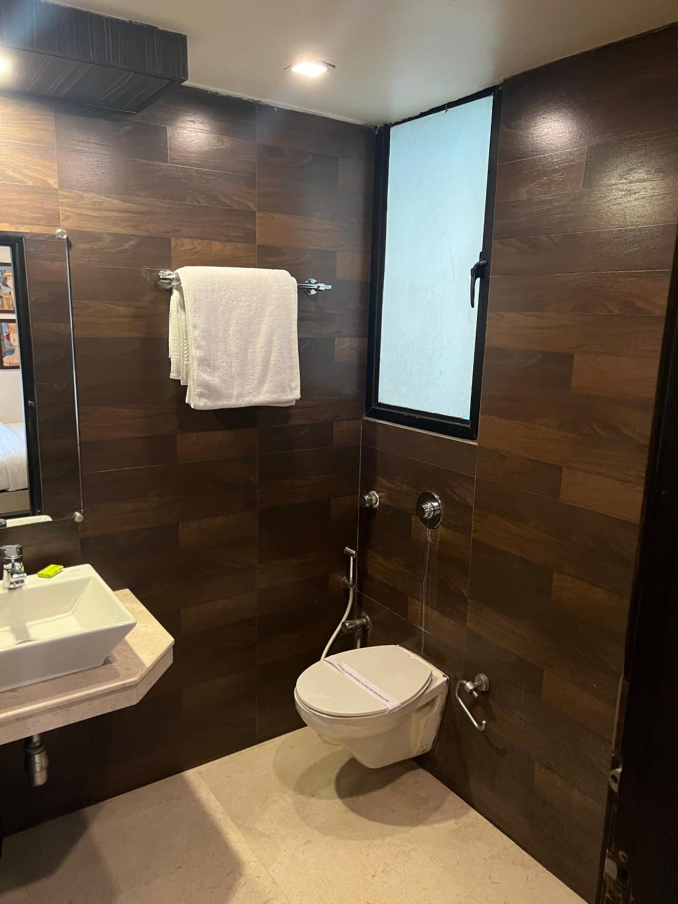 Deluxe Room - Photo 6