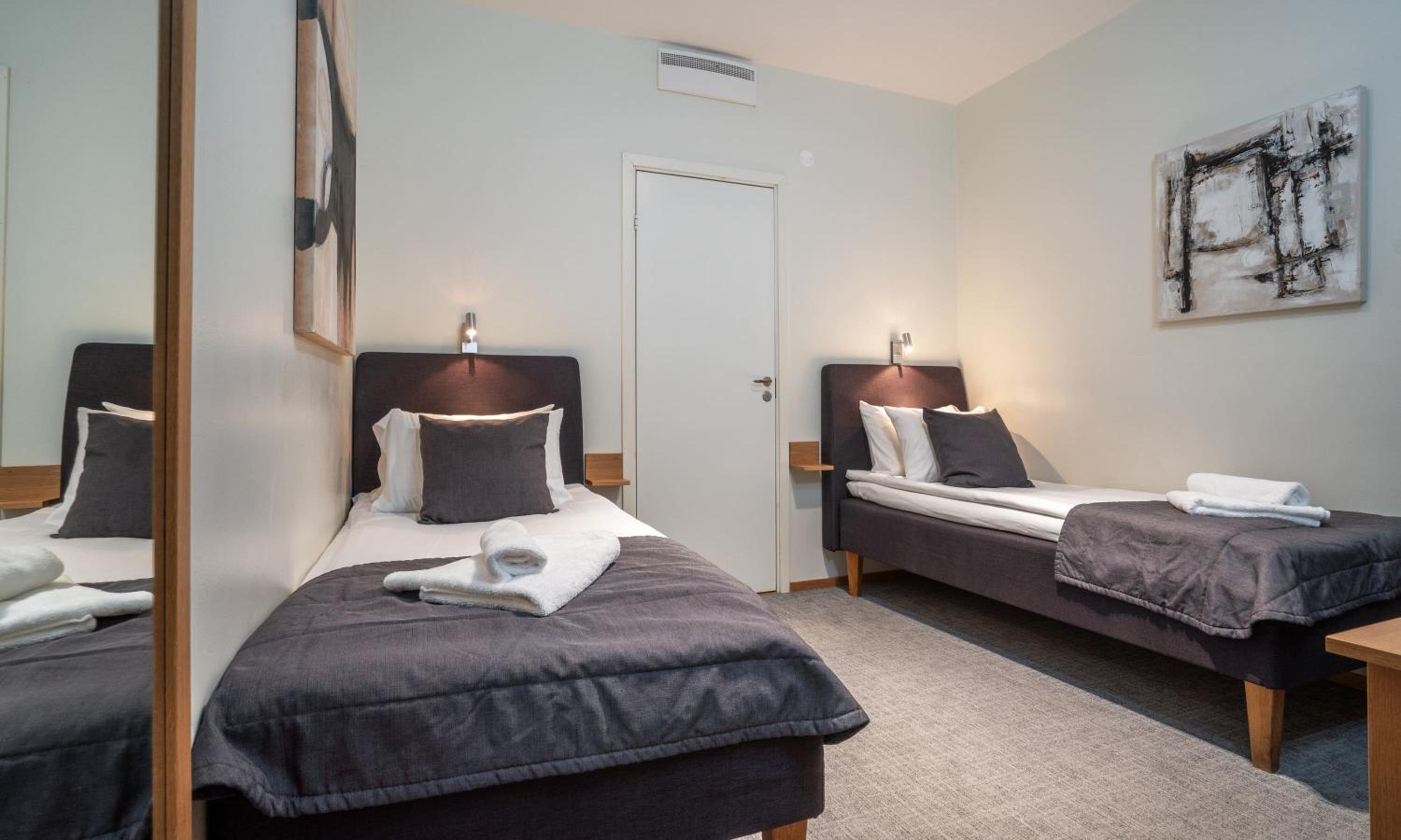 Moderate Twin Room without Window photo 1