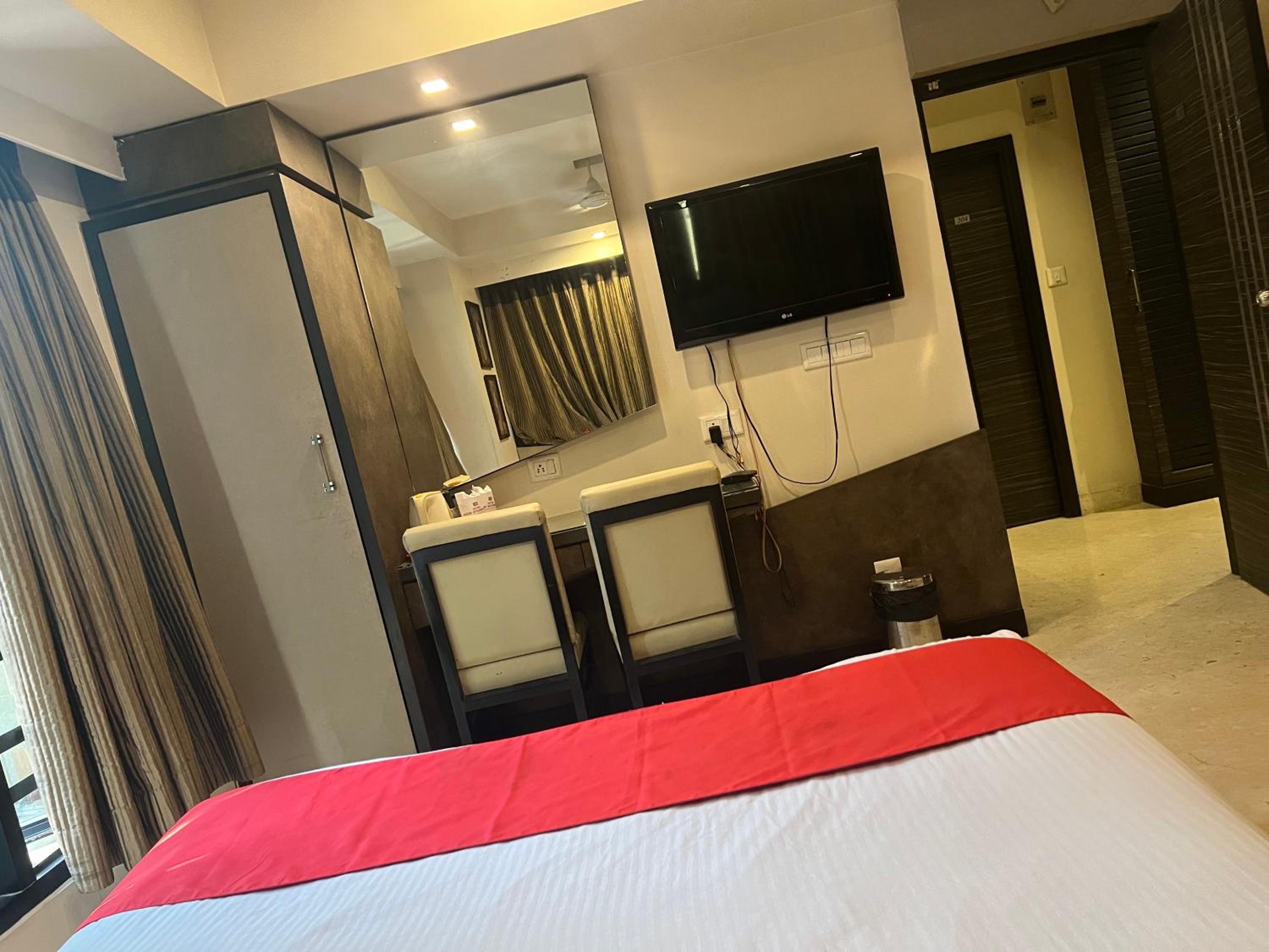 Deluxe Room - Photo 3
