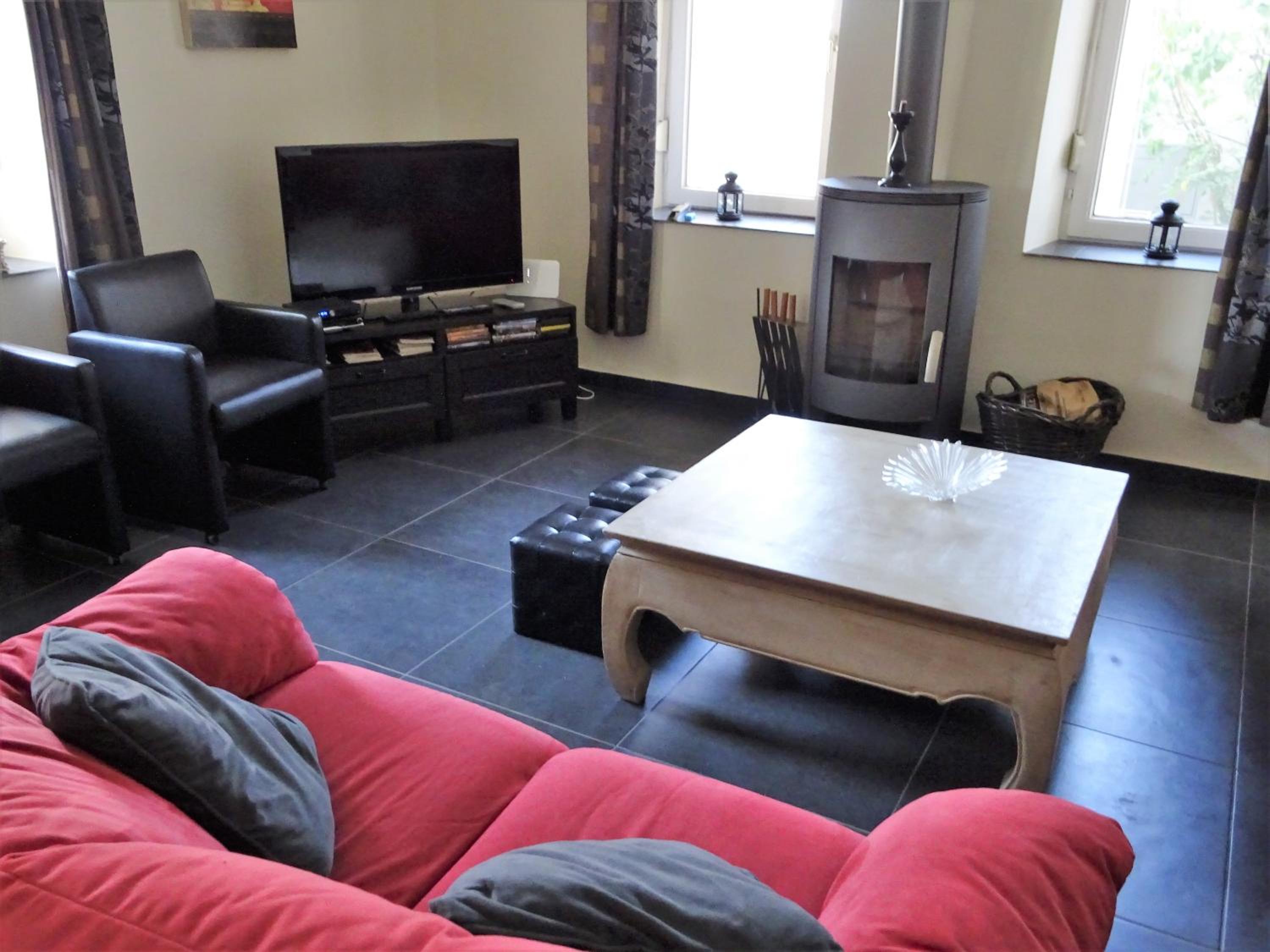 Five-Bedroom House photo 1