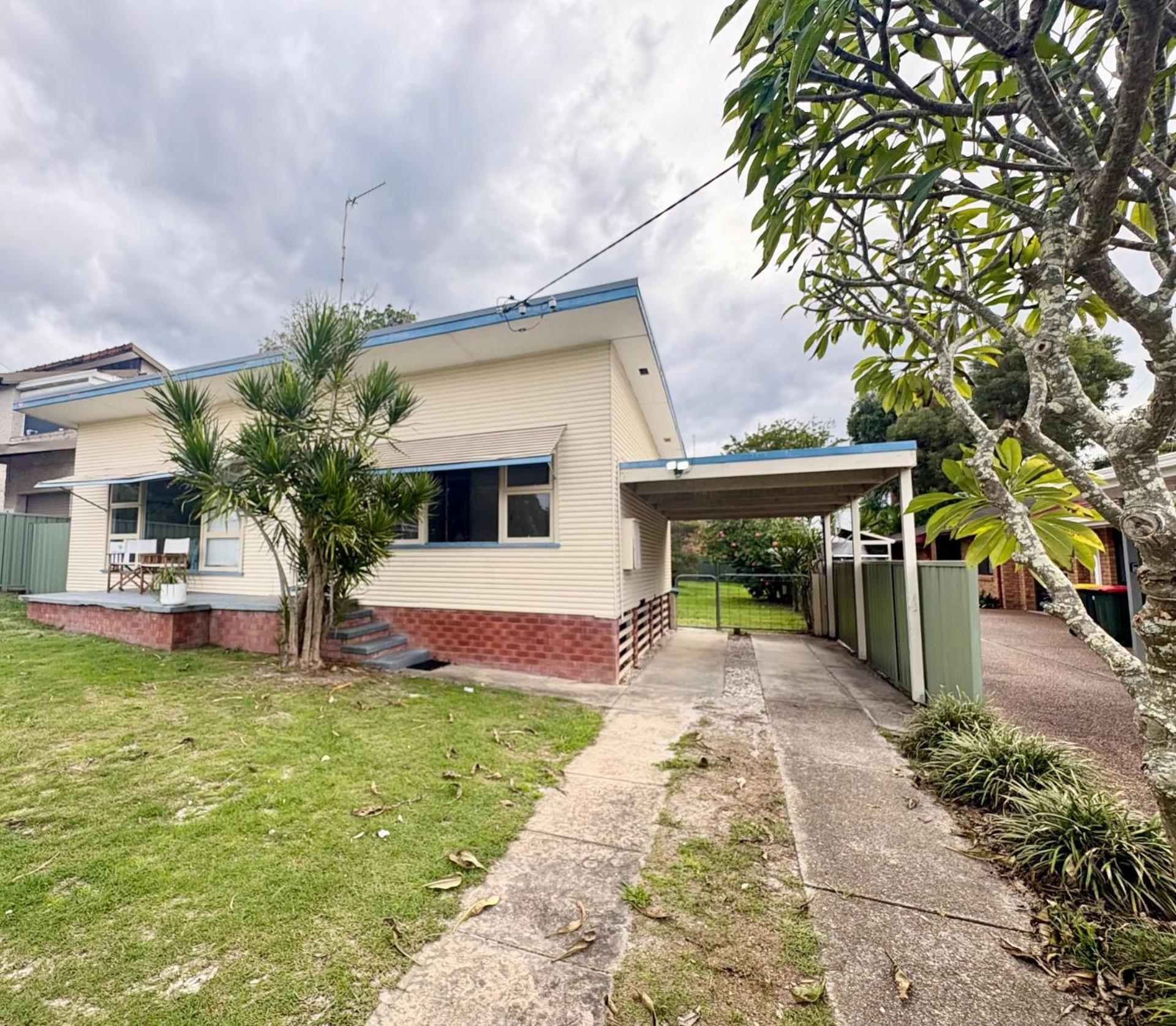 Three-Bedroom House photo 2