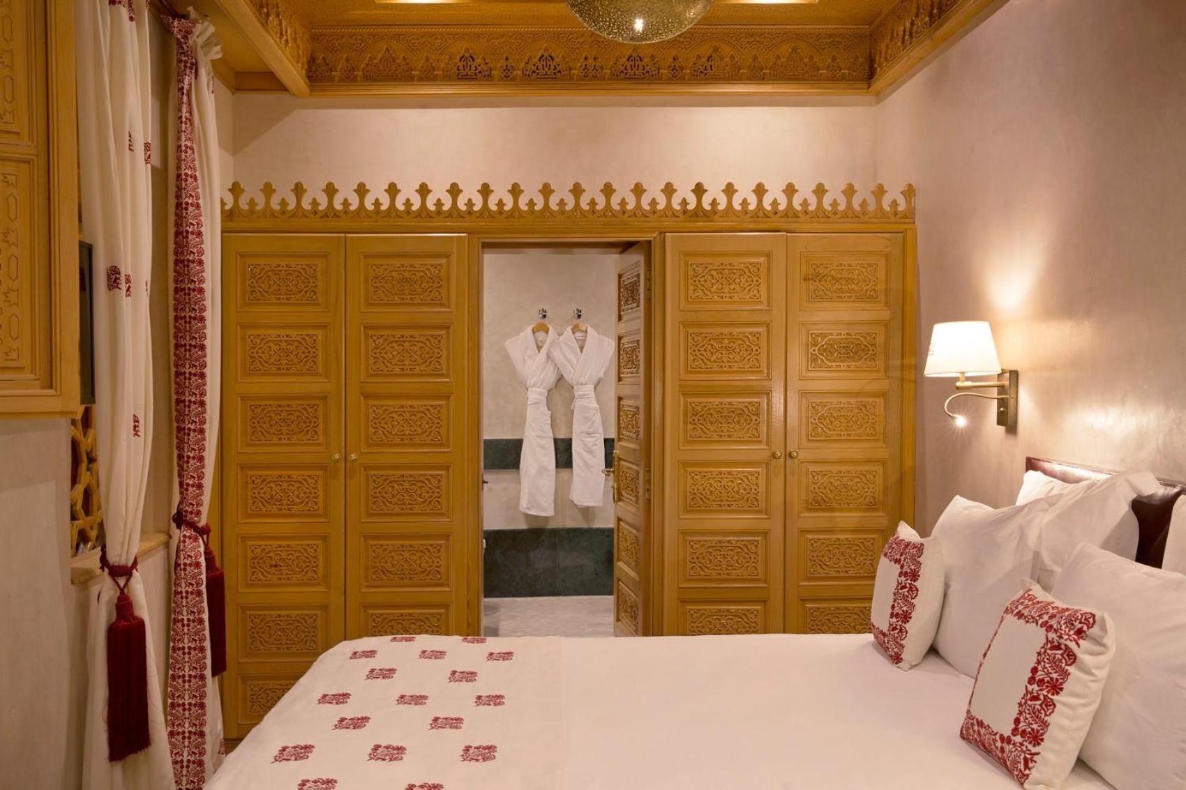 Deluxe Room - Photo 3