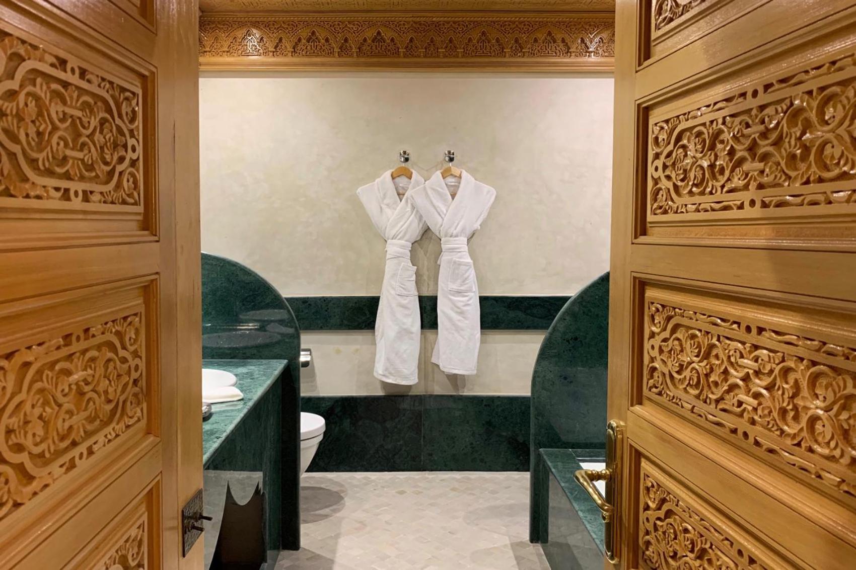 Deluxe Room - Photo 10
