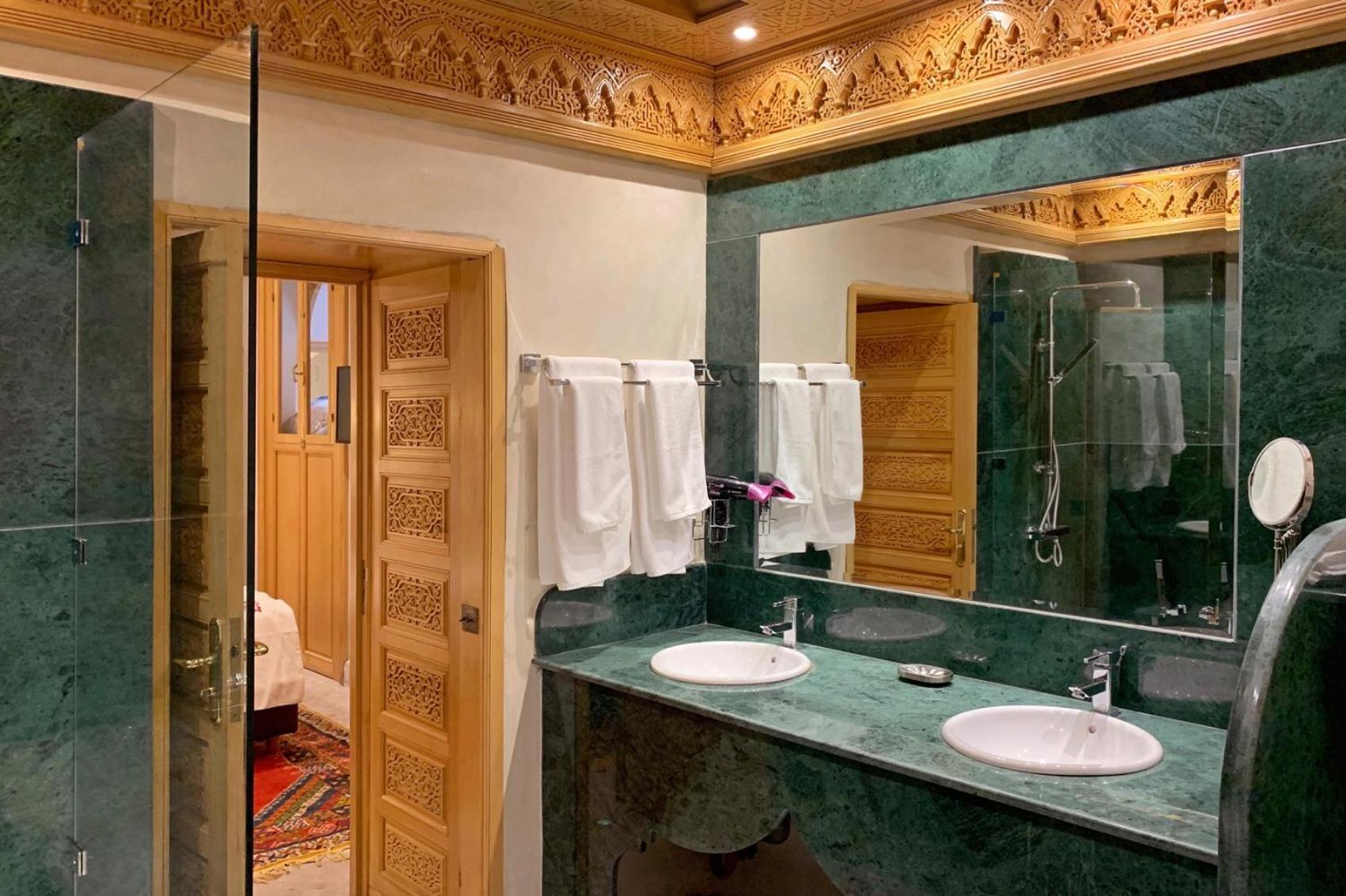 Deluxe Room - Photo 9