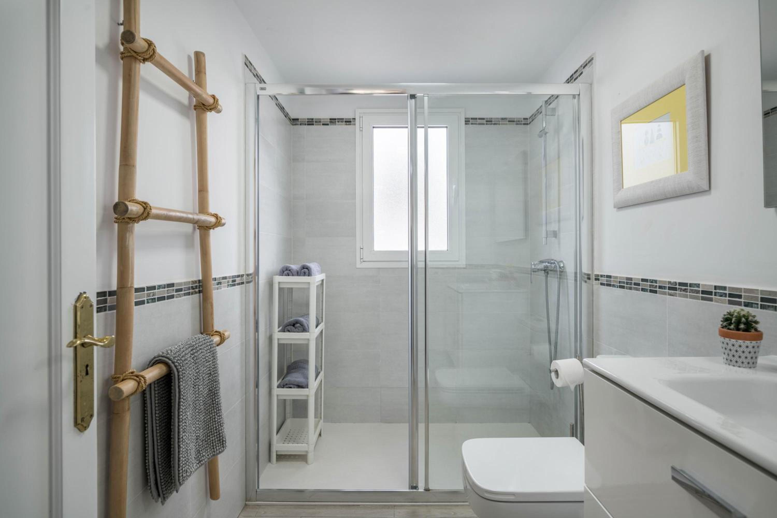 Two-Bedroom House - Photo 12
