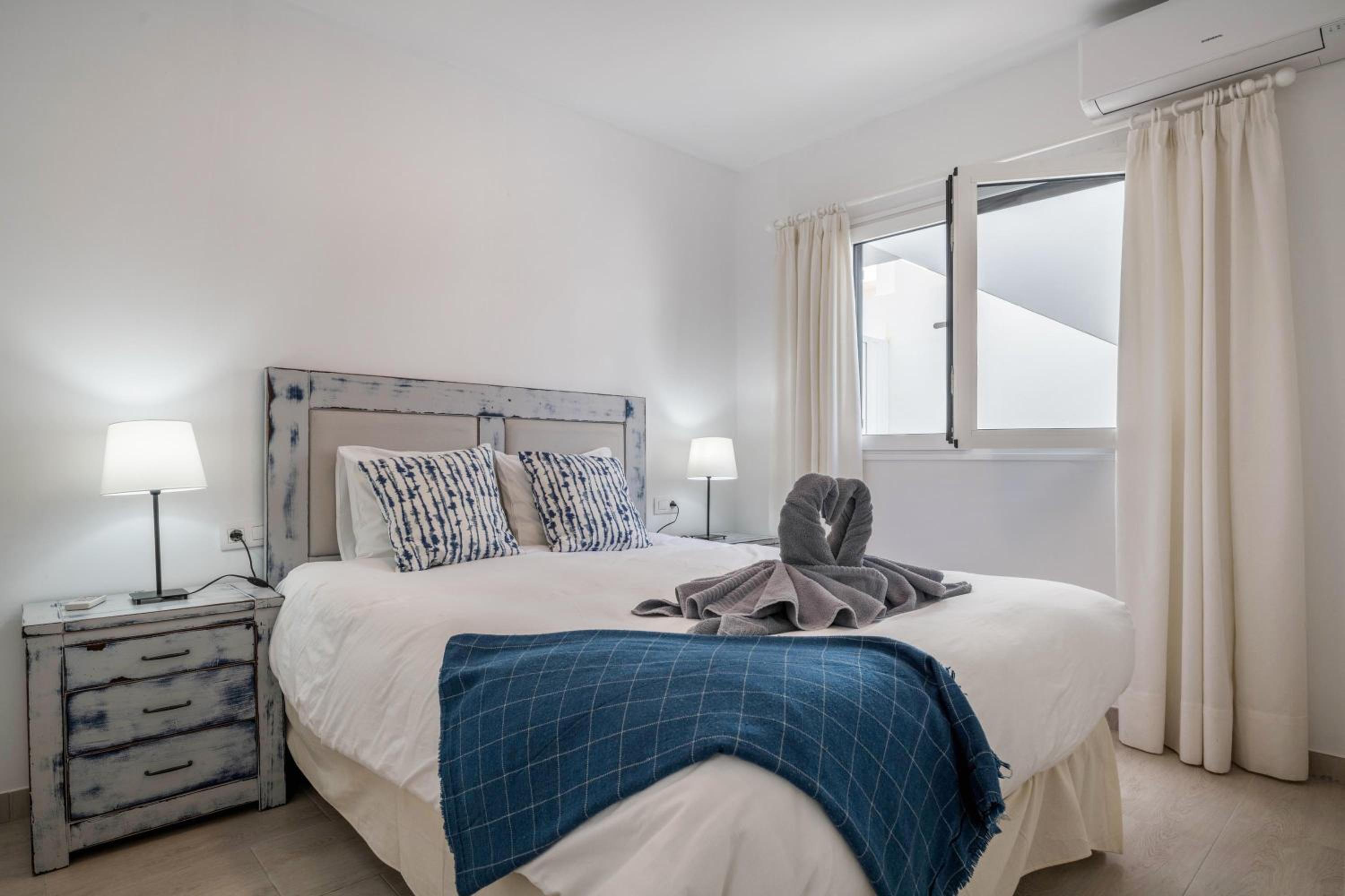 Two-Bedroom House - Photo 18