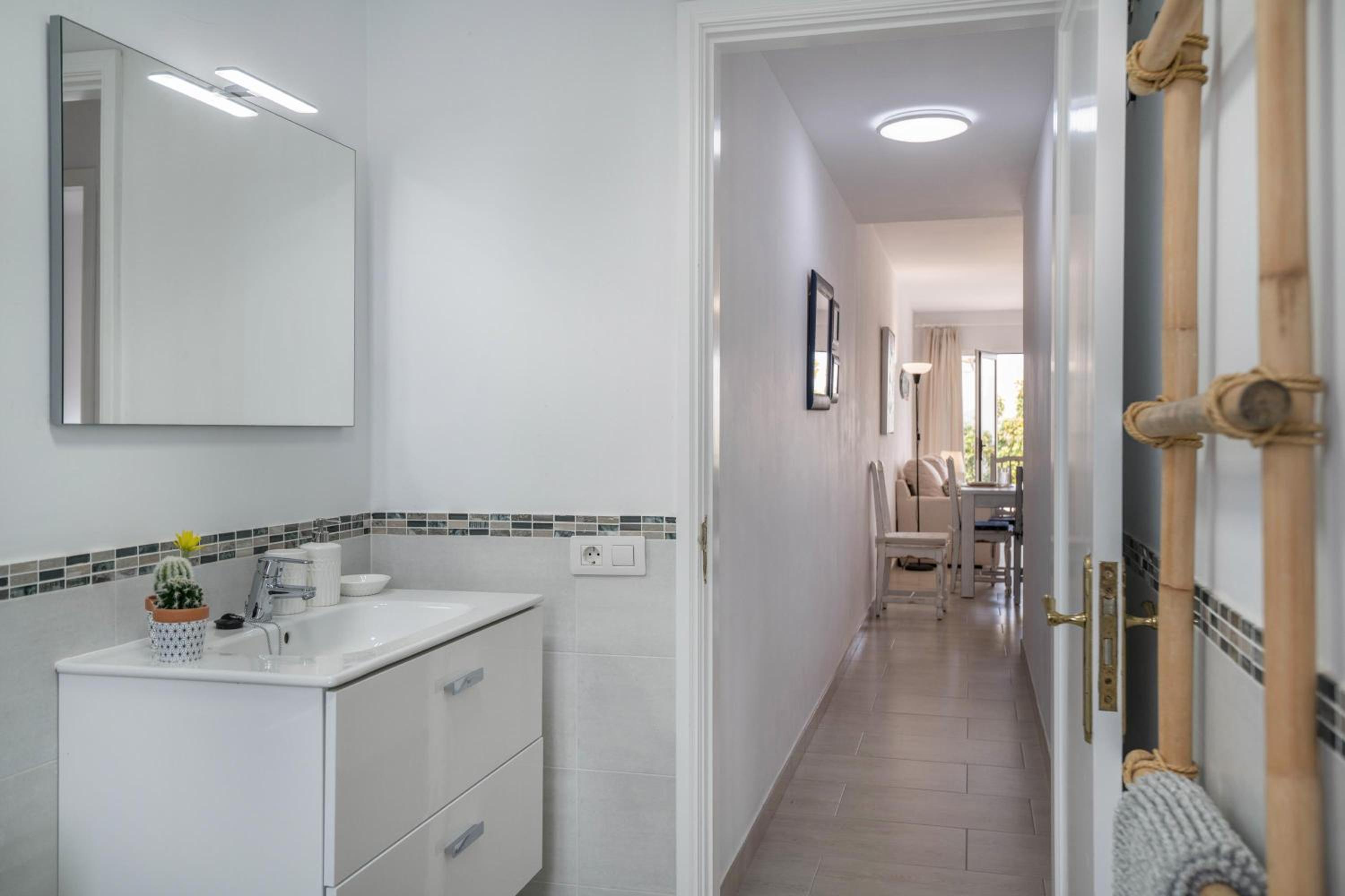 Two-Bedroom House - Photo 11