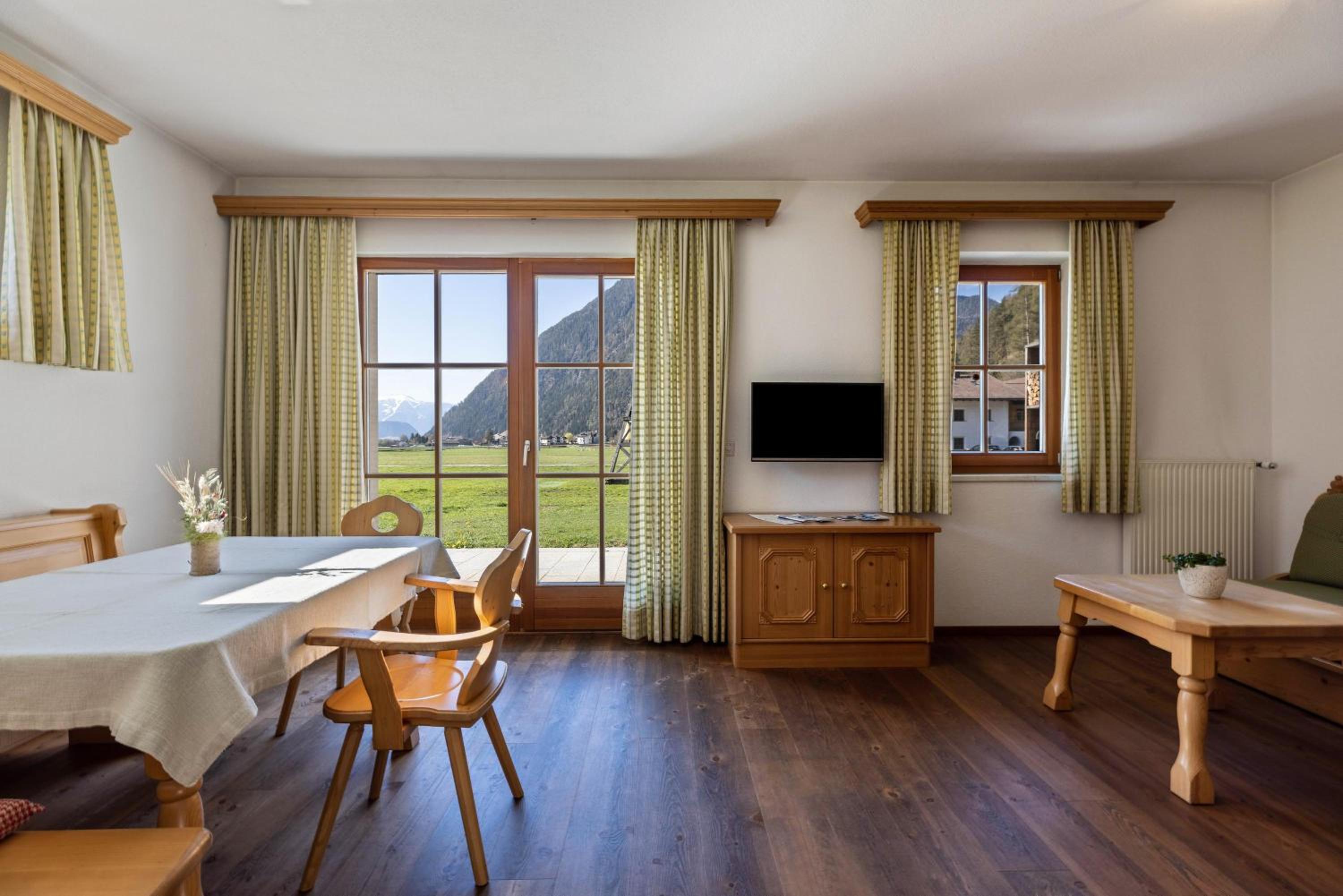 Superior One-Bedroom Apartment