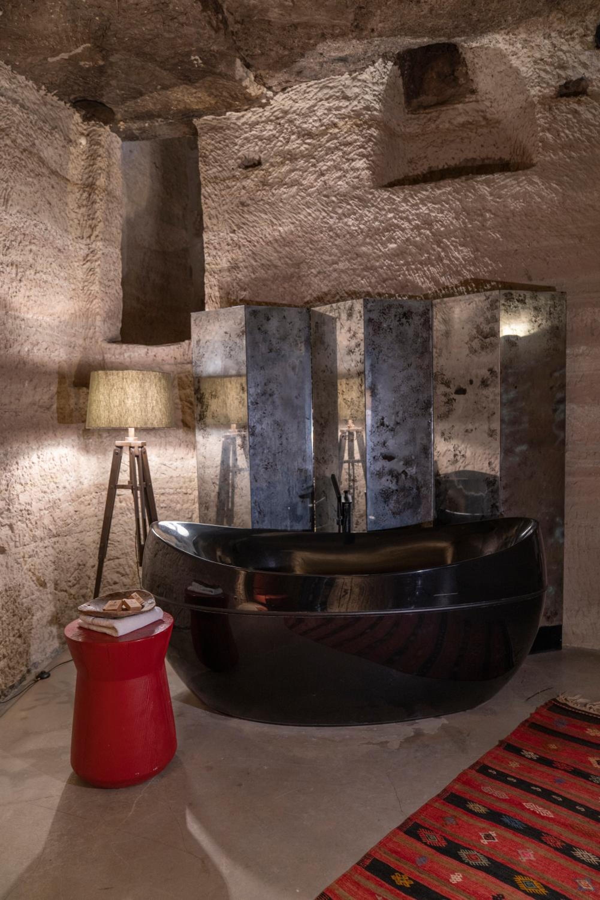 Cave Suite - Photo 10