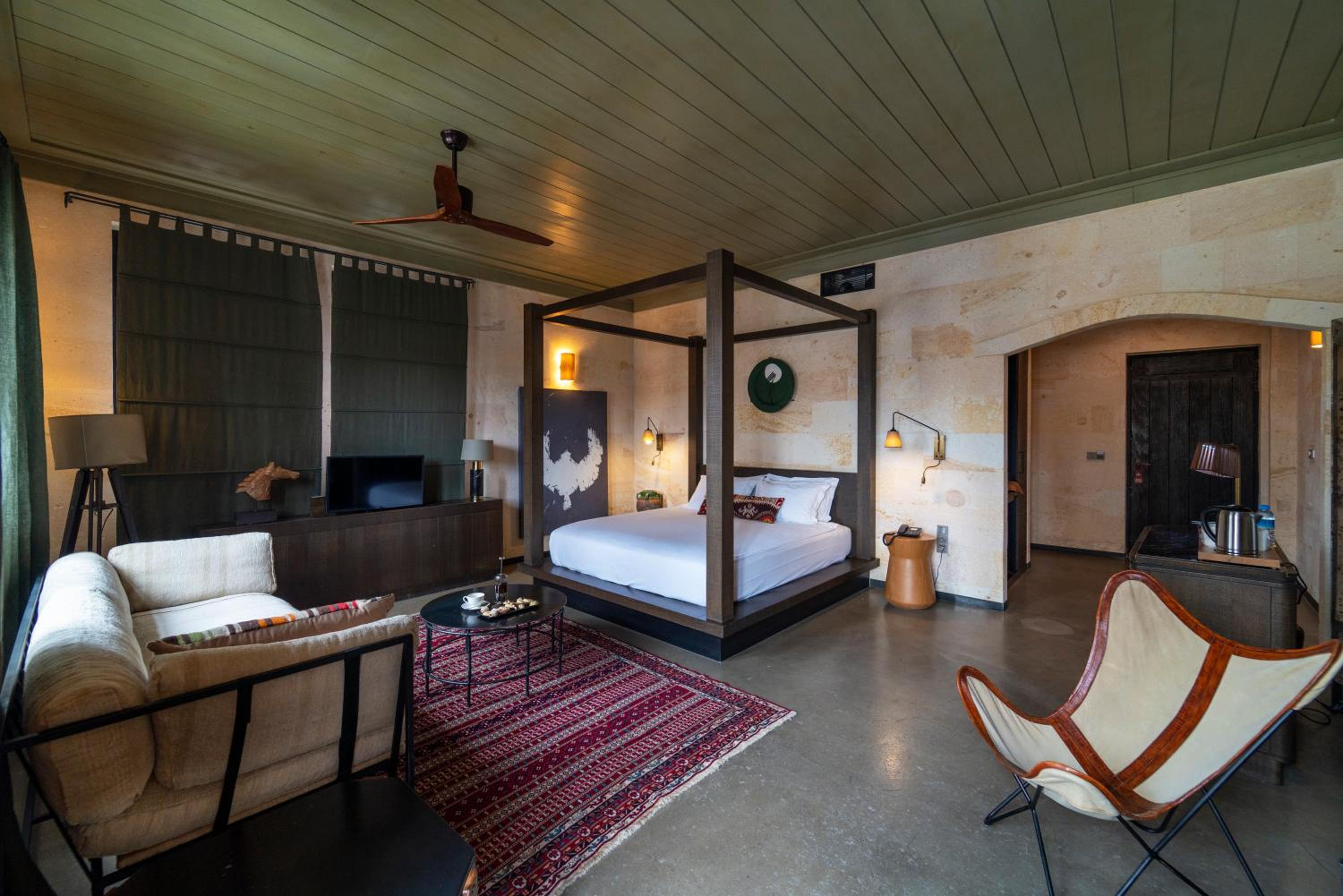 Suite with French Balcony - Photo 5