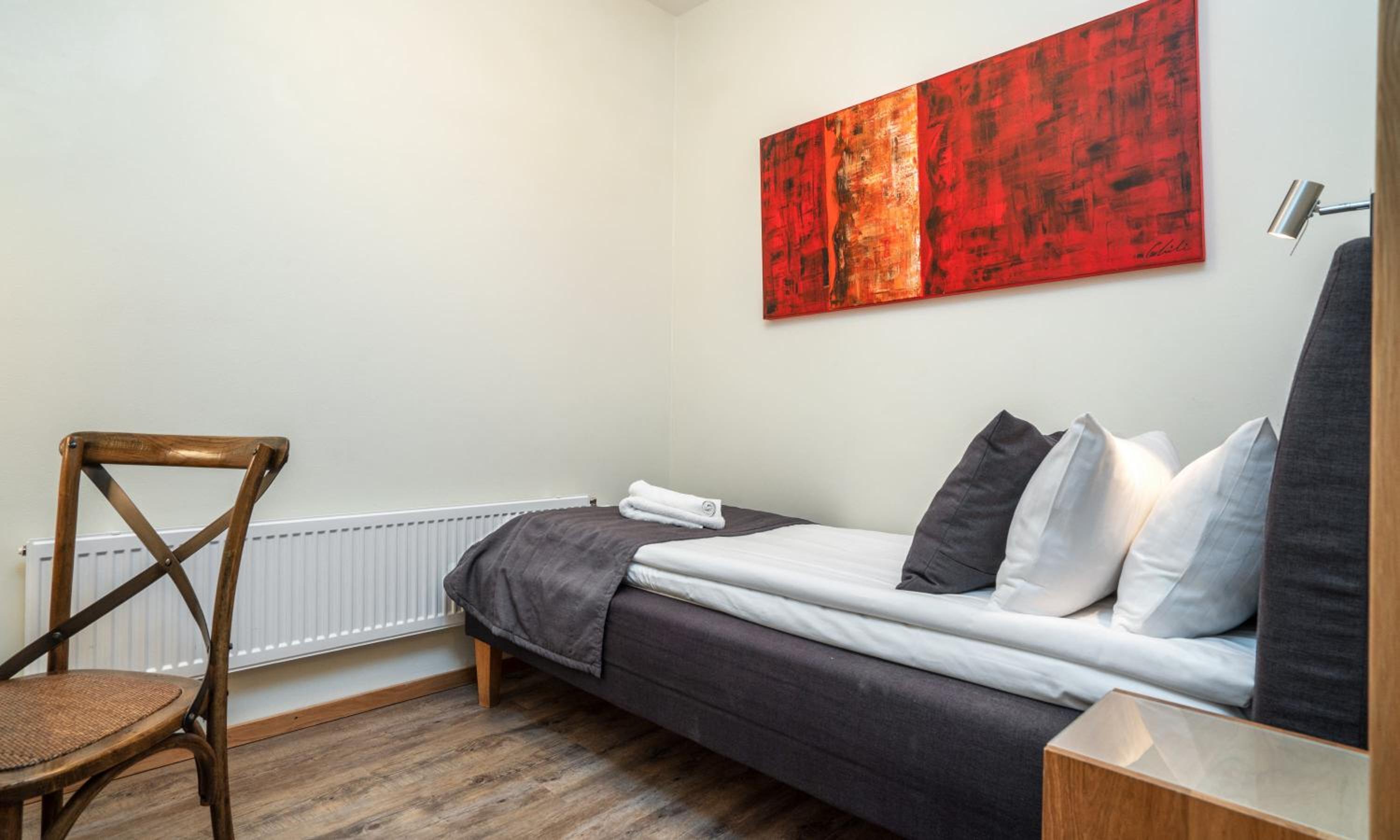 Moderate Single Room without Window photo 2
