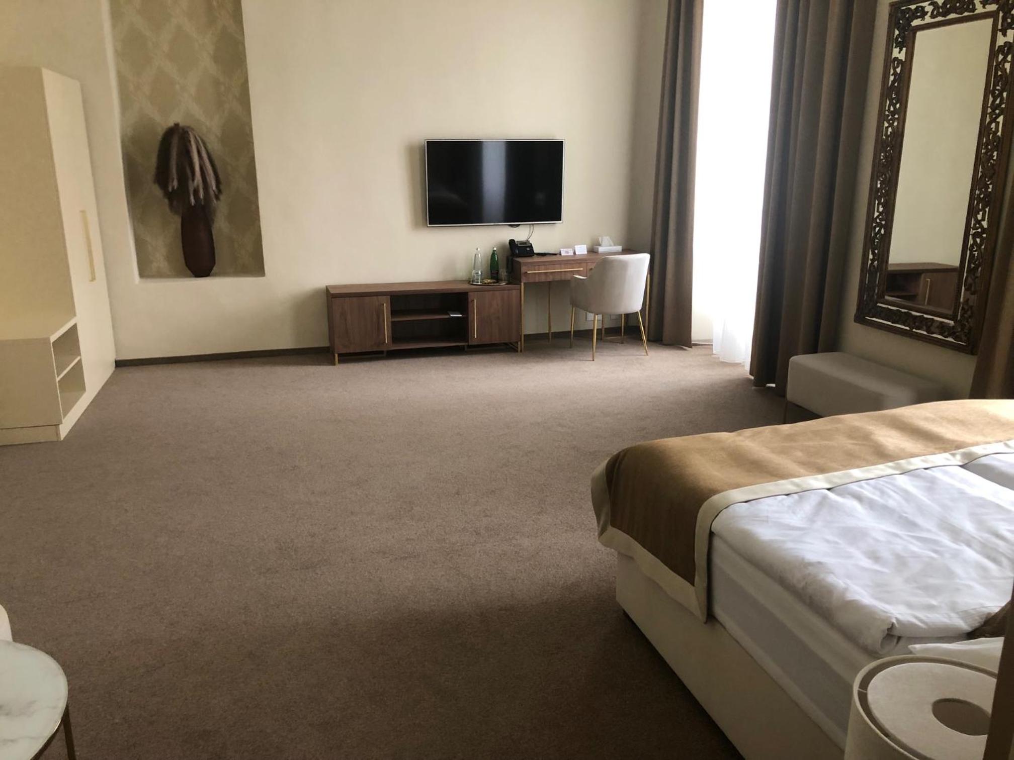 Deluxe Family Suite photo 3