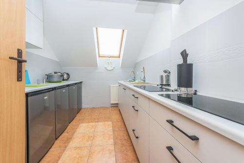 Triple Room with Balcony - Photo 12