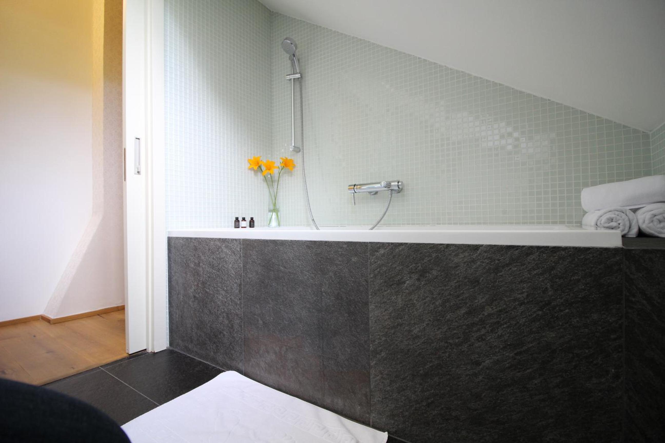 Large Double Room - Photo 2