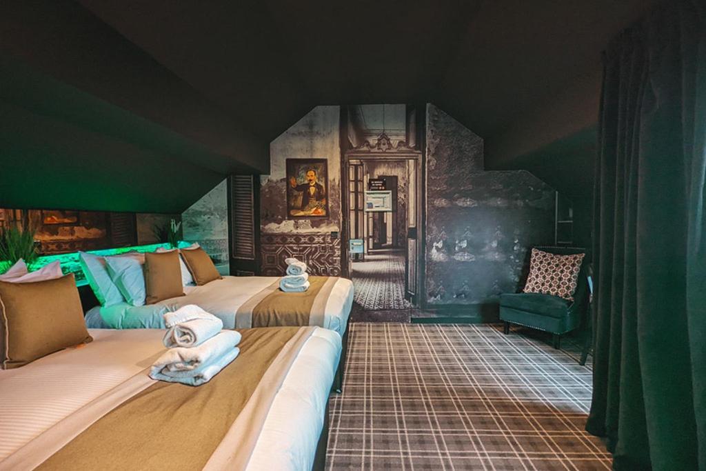 Quadruple Room with Balcony - Photo 5