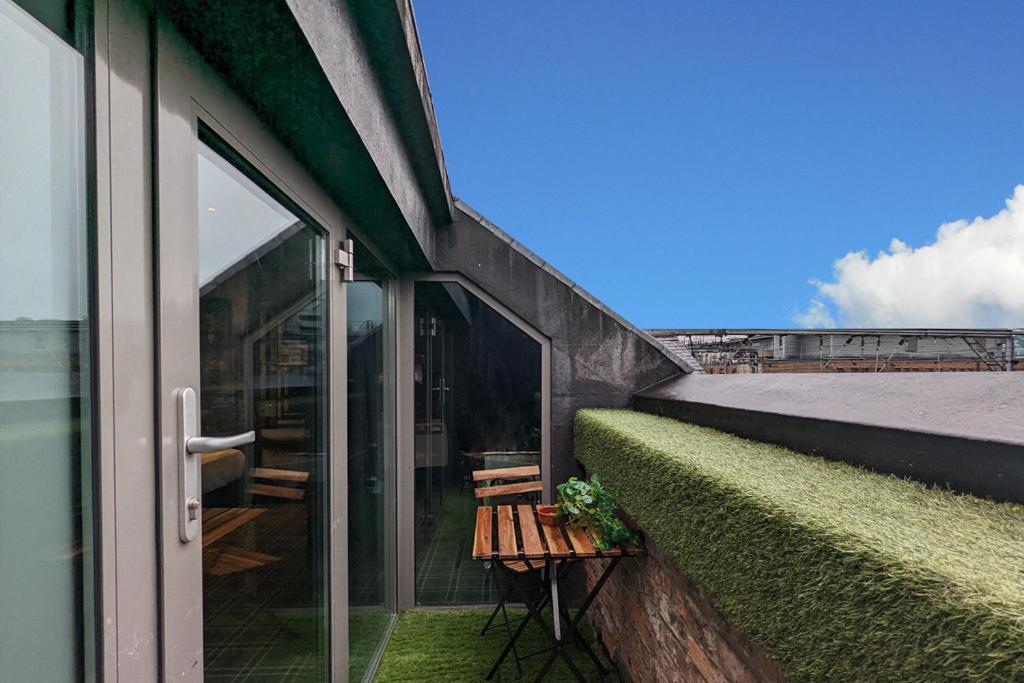 Quadruple Room with Balcony - Photo 3