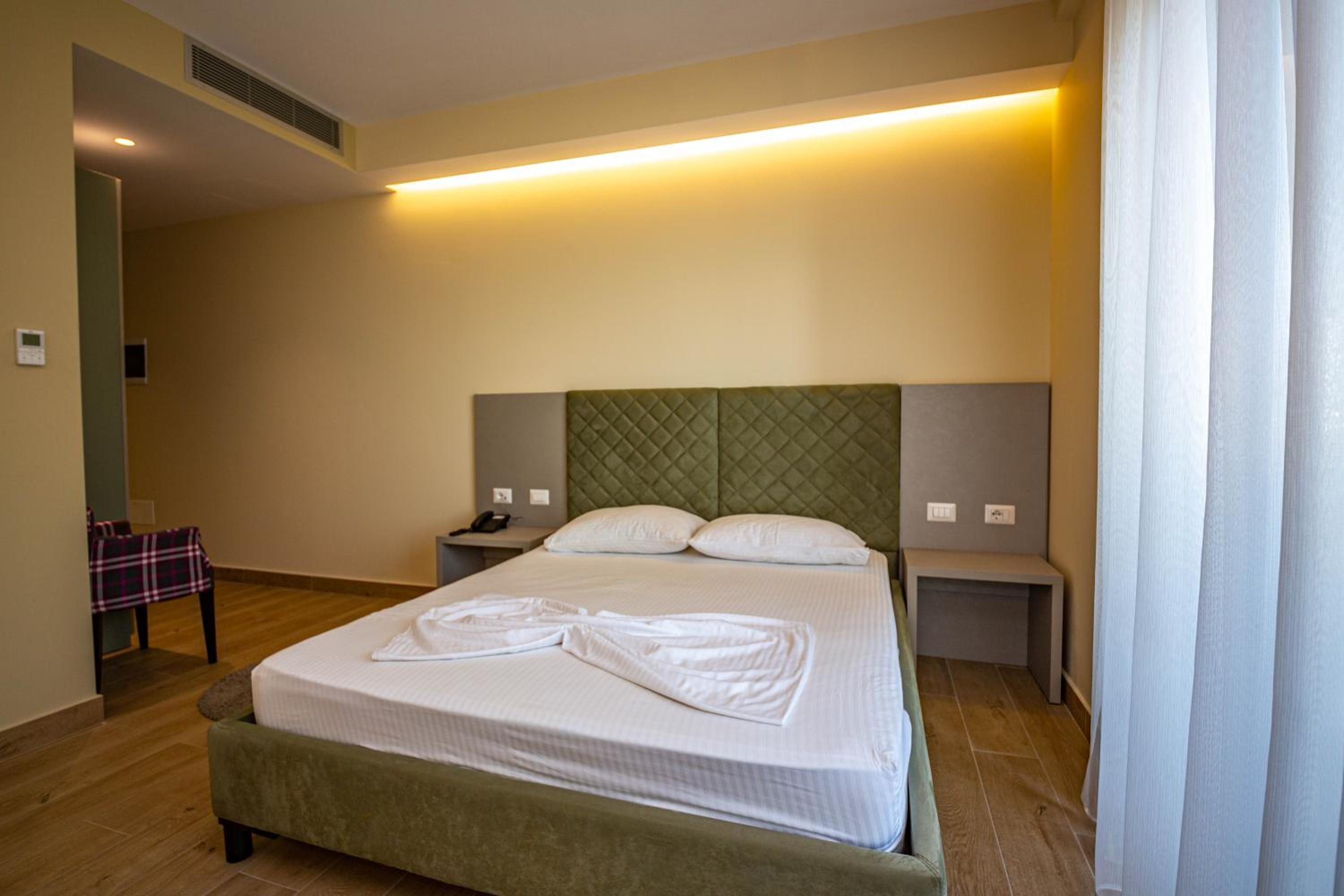 Double Room with Balcony and Side Sea View photo 1