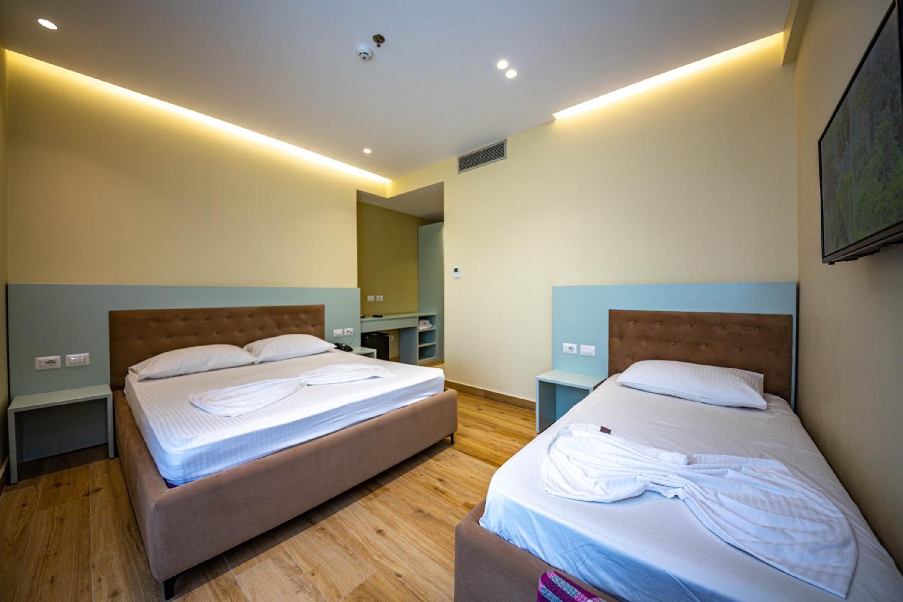 Triple Room with balcony and side Sea View photo 1