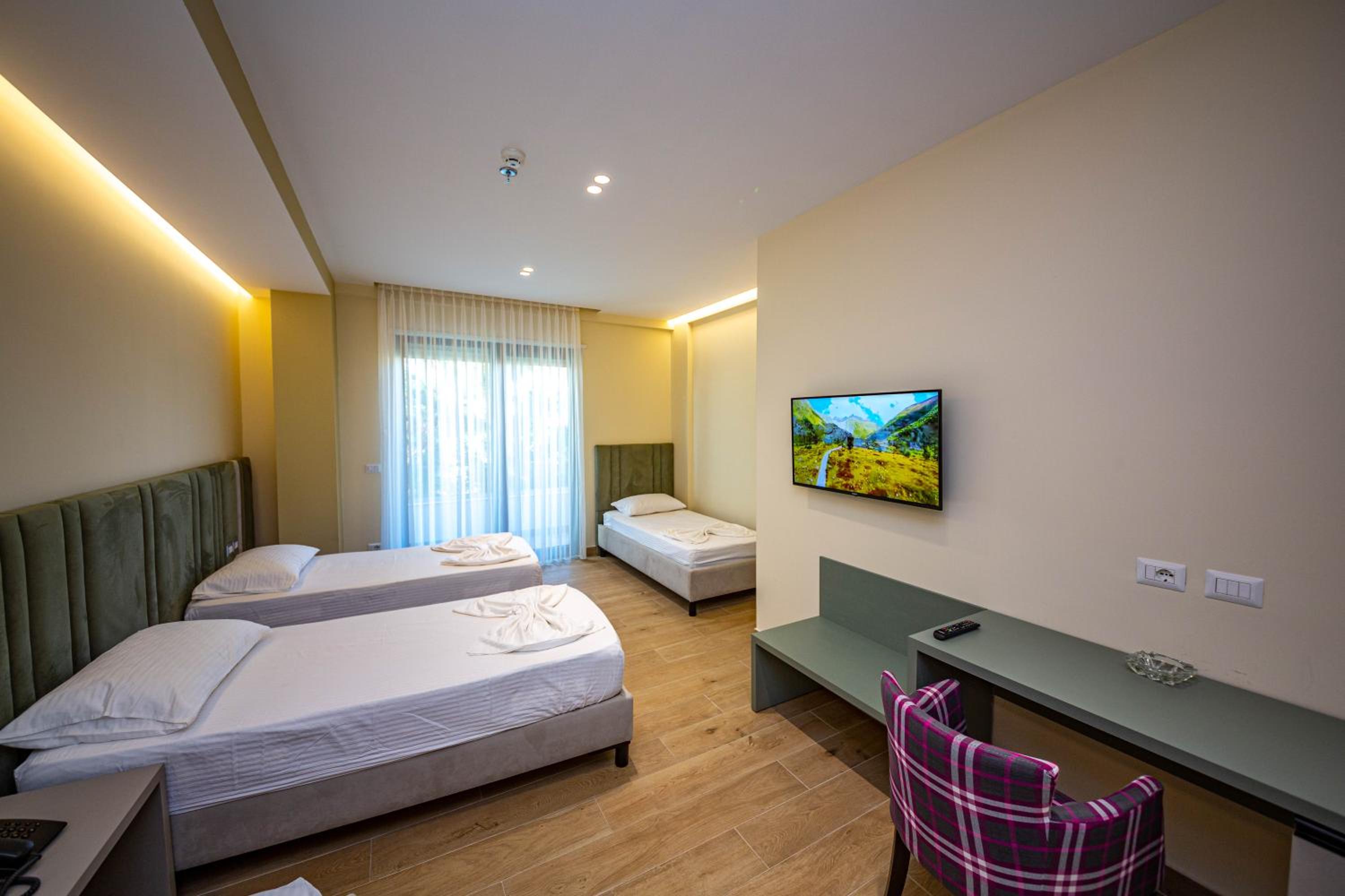 Quadruple Room with Balcony and Side Sea View photo 1