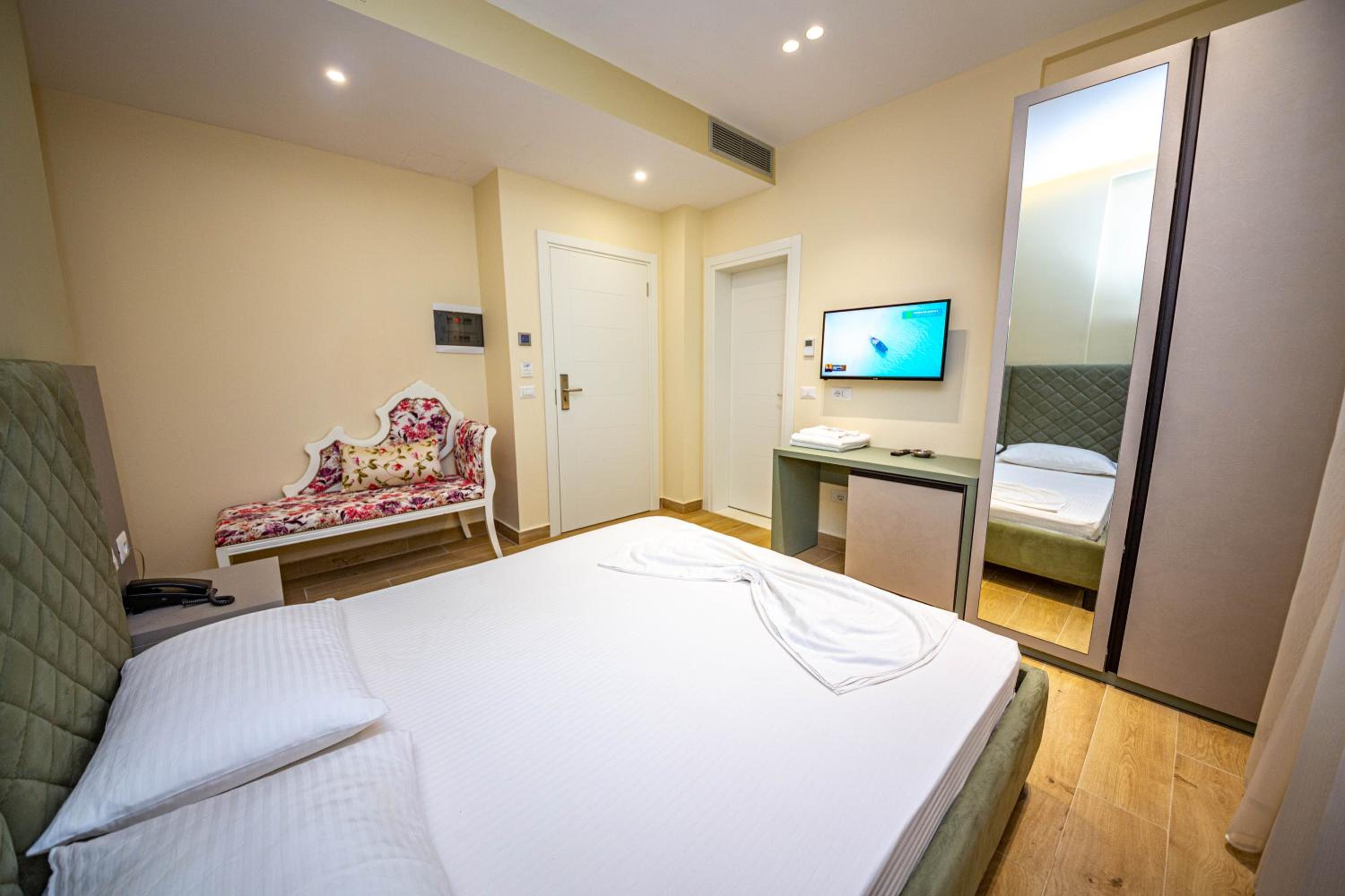 Standard Double Room photo 3