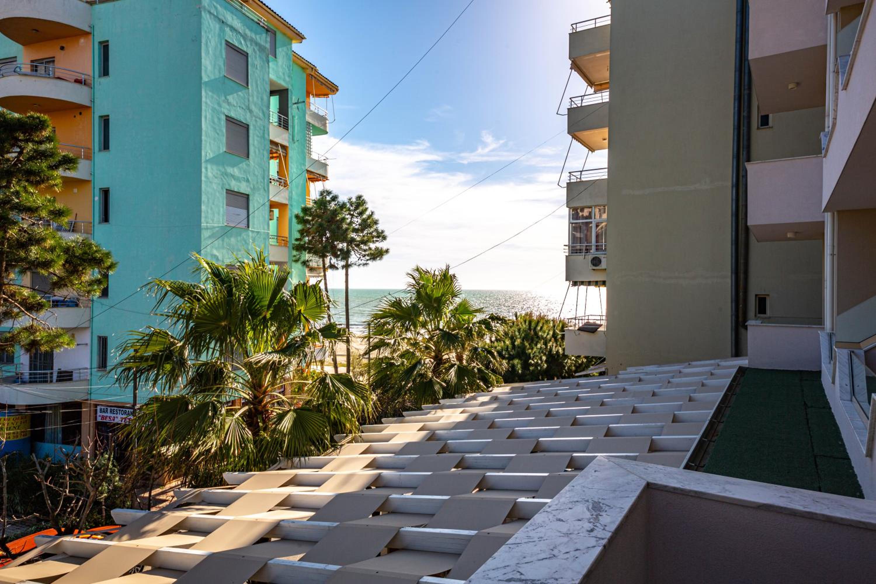 Triple Room with balcony and side Sea View photo 2