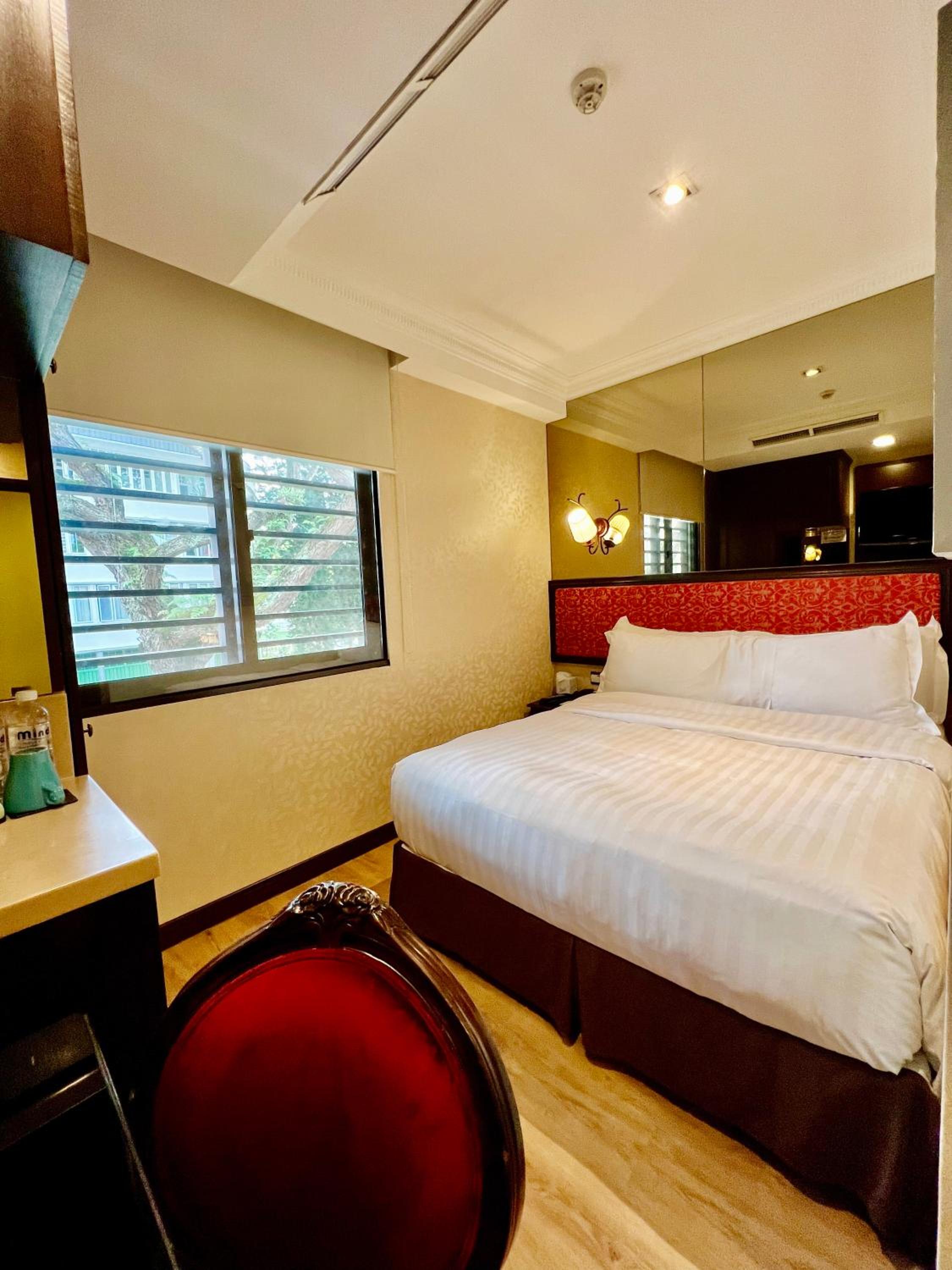 Superior Double or Twin Room thumbnail 5