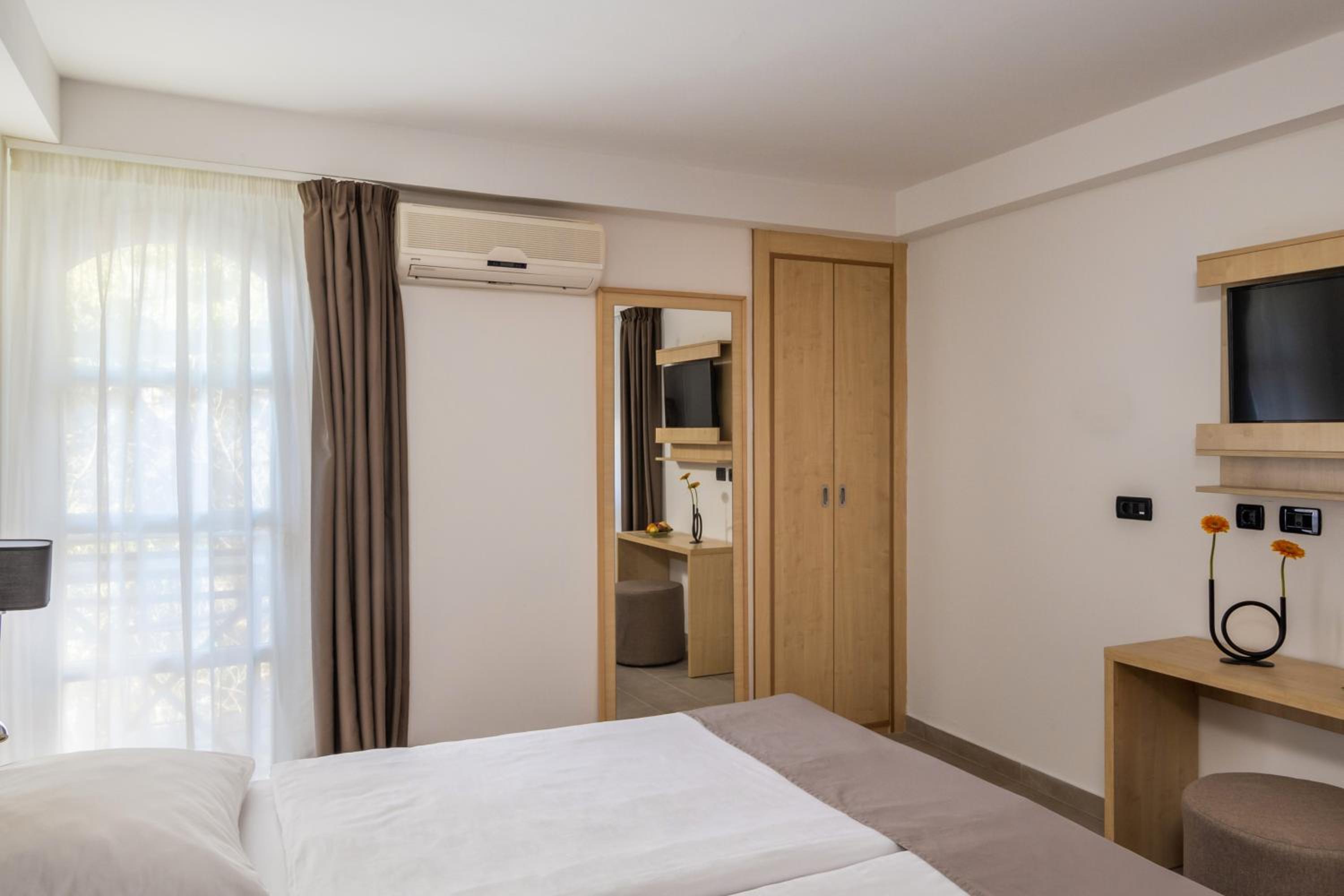 Double Room with 2 Extra Pull-out Beds photo 3