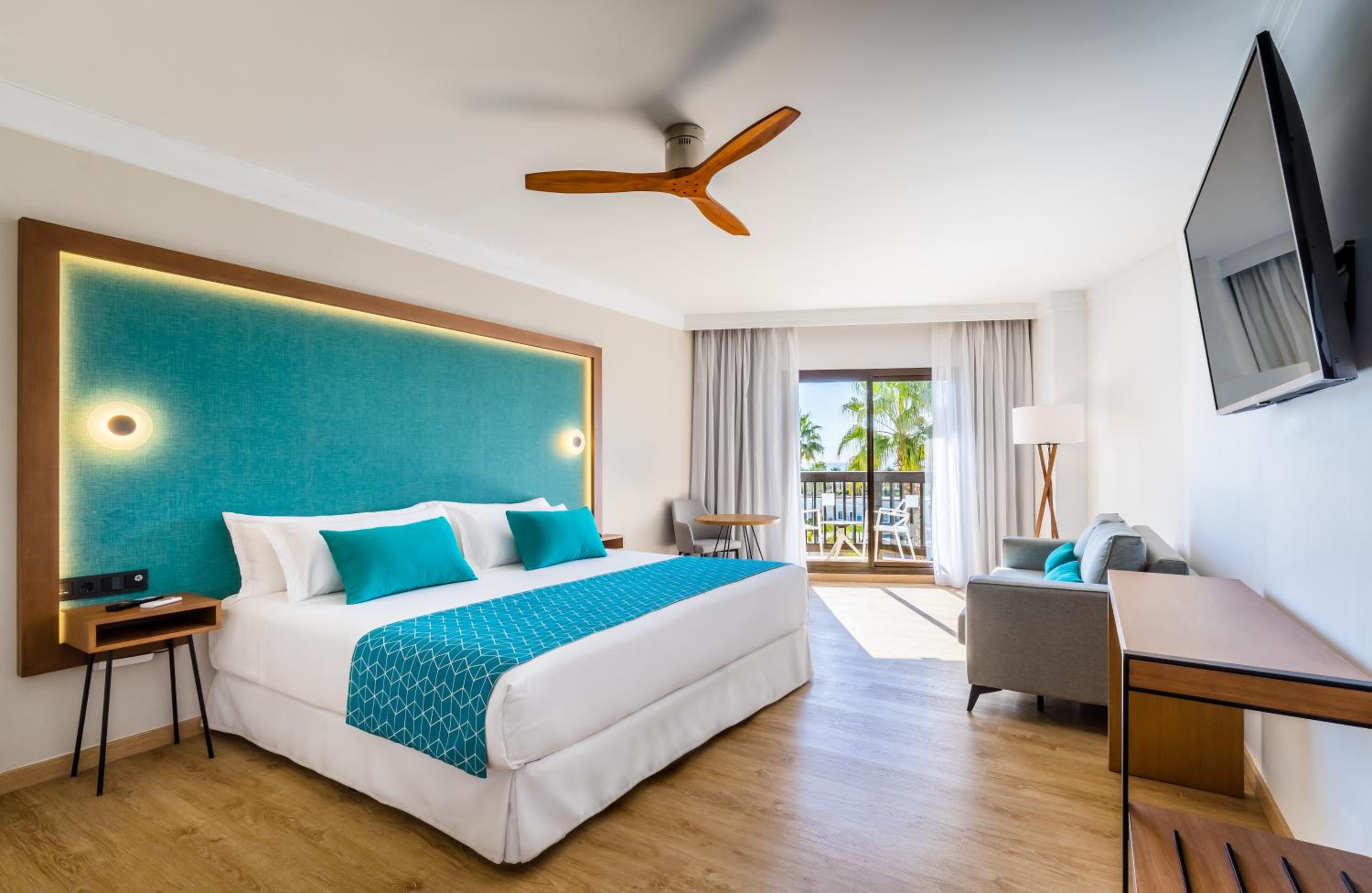 Superior Double Room with Sea View - Photo 5