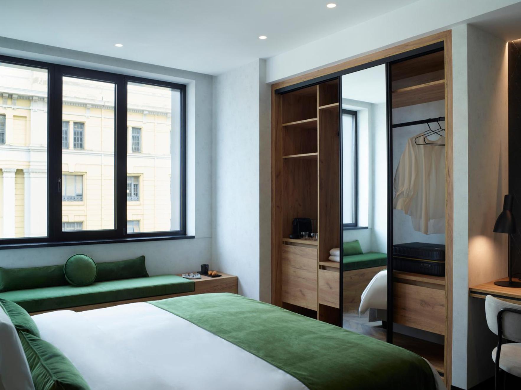 The Port Double Room with Square View - Photo 13